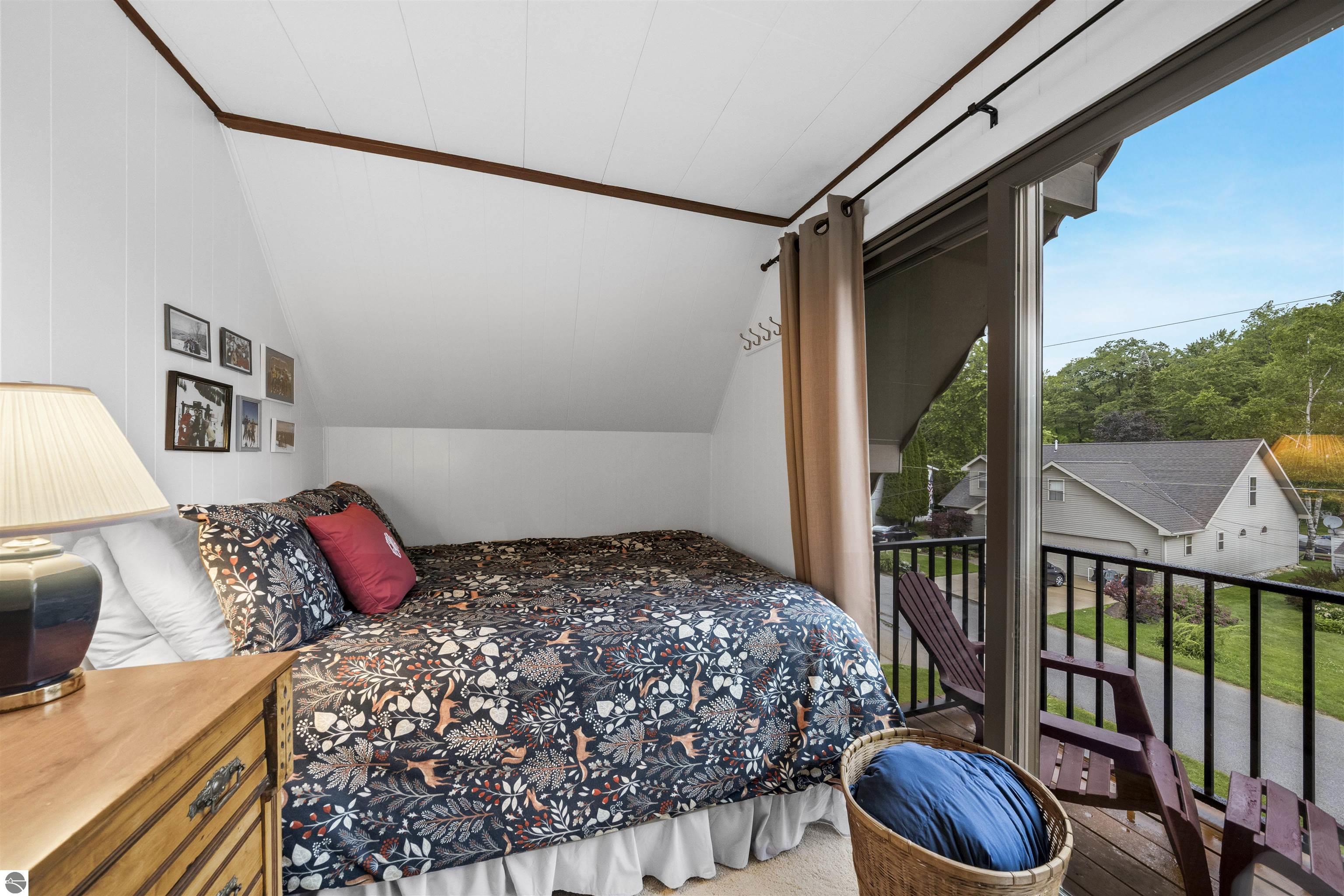 225 W Lake Drive