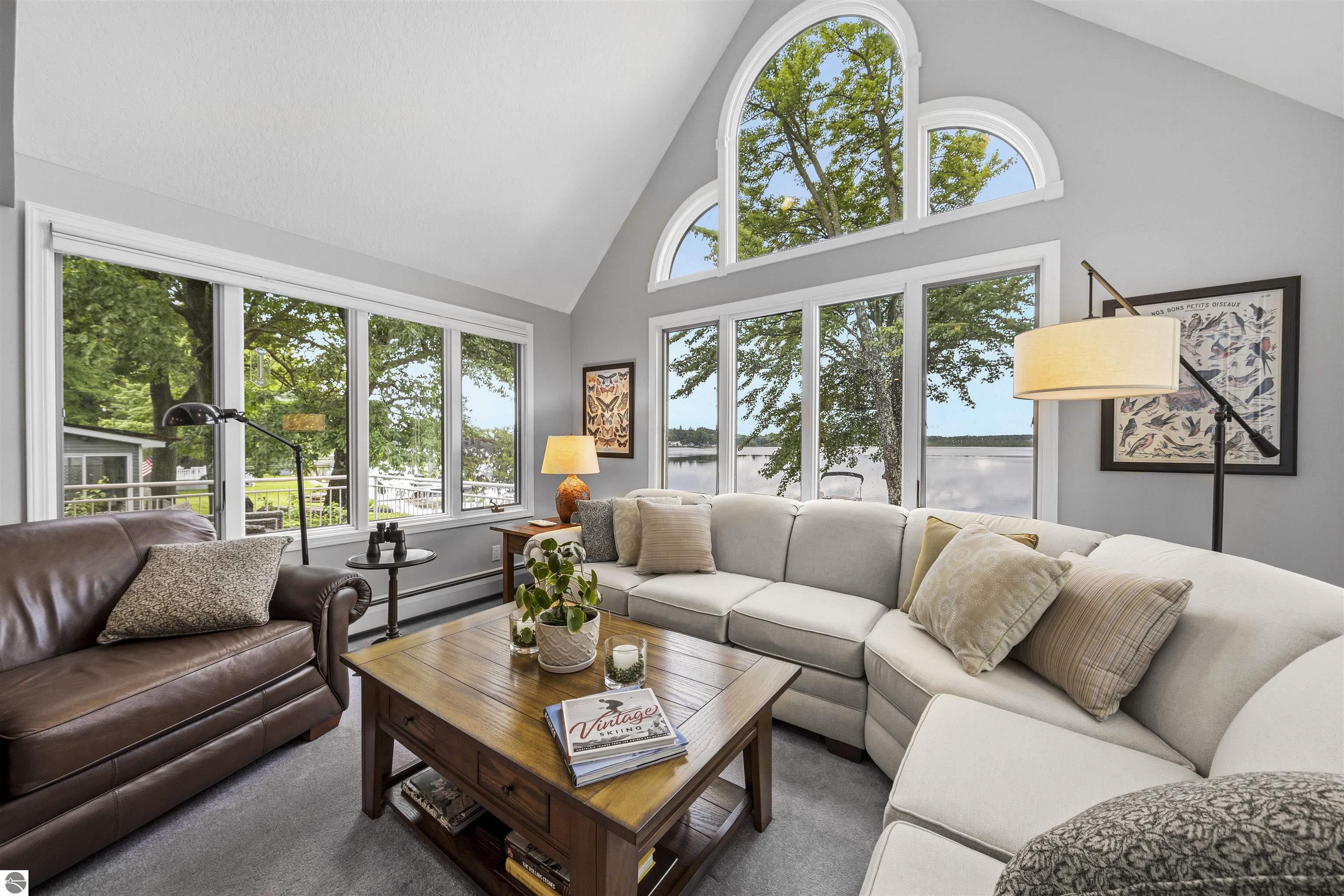 225 W Lake Drive