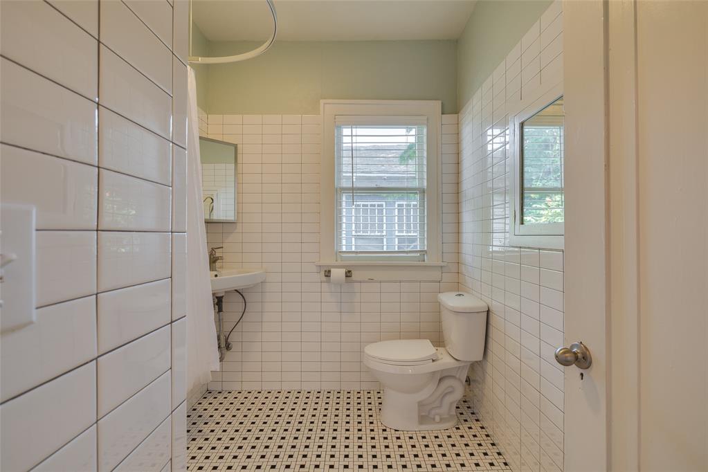 1134 NW 40th Street