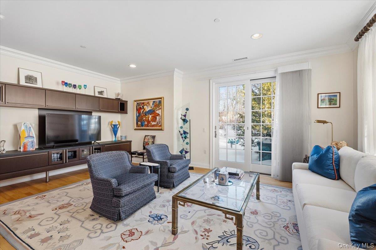 1 Christie Place Unit: 207 E