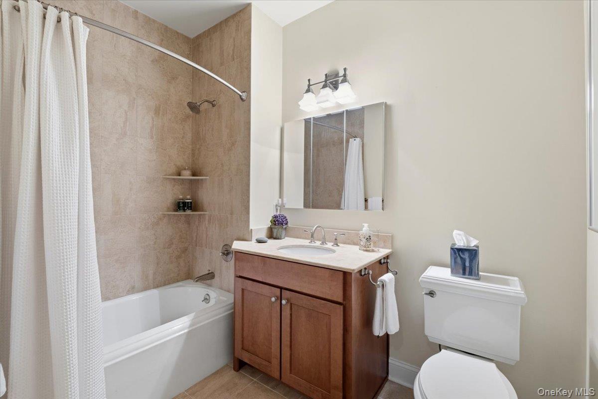 1 Christie Place Unit: 207 E