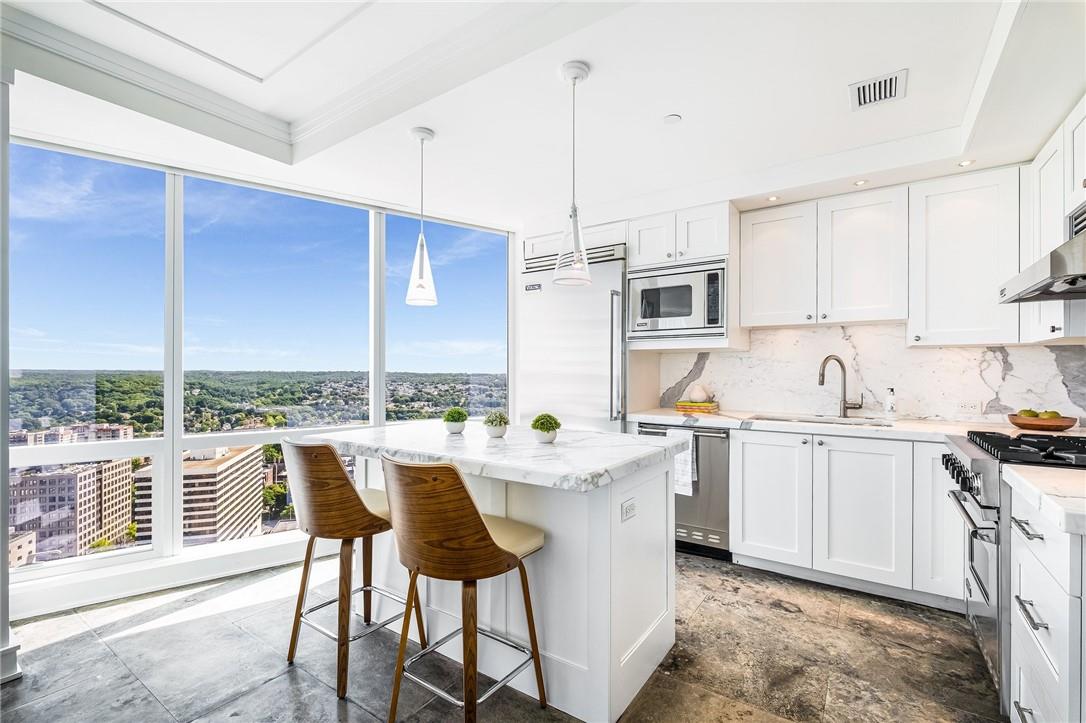 1 Renaissance Square Unit: V9G
