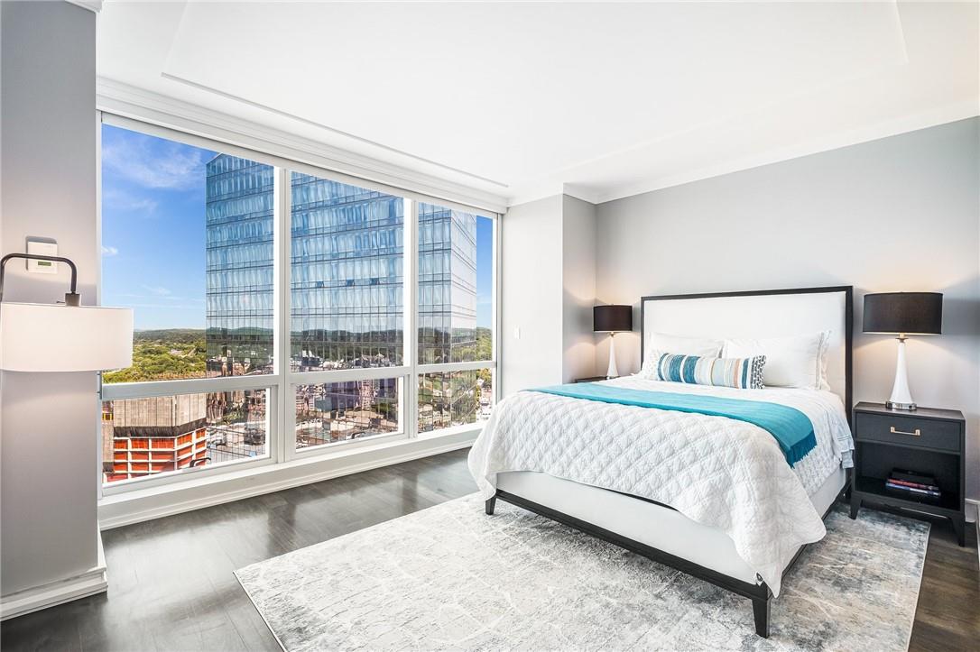 1 Renaissance Square Unit: V9G
