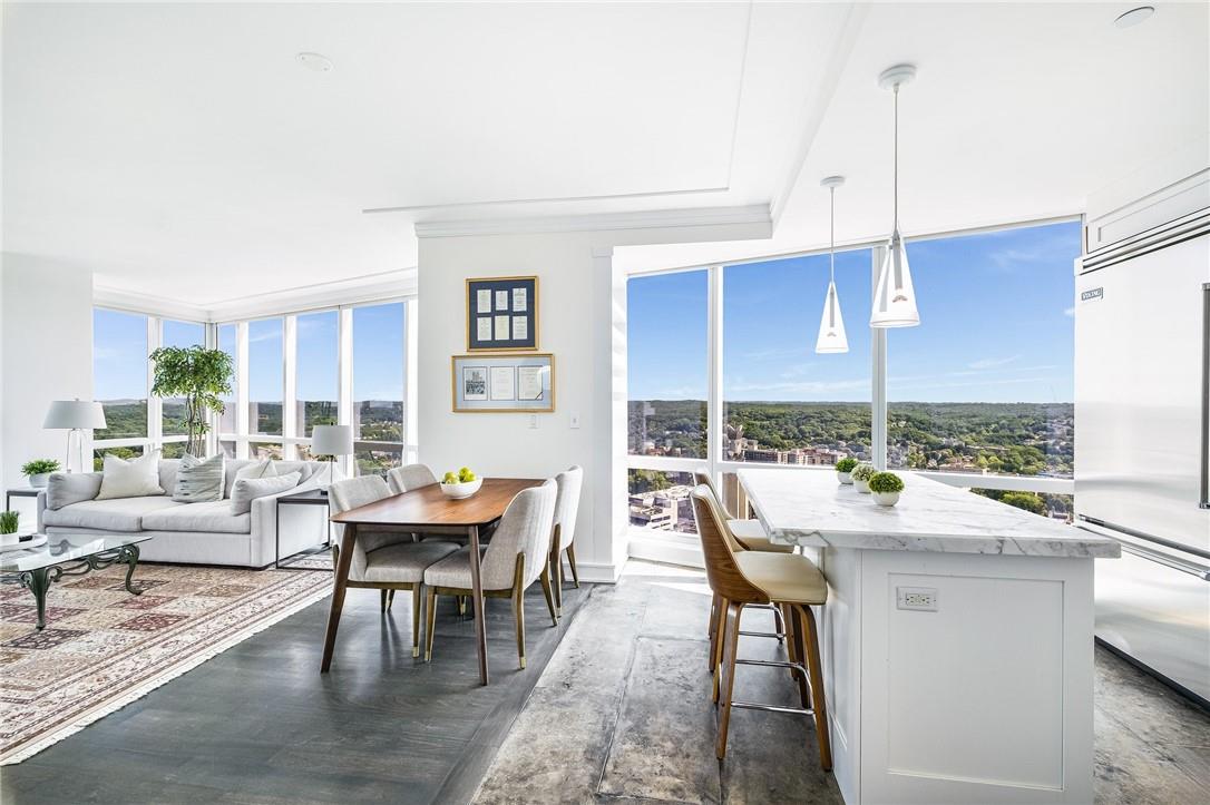 1 Renaissance Square Unit: V9G