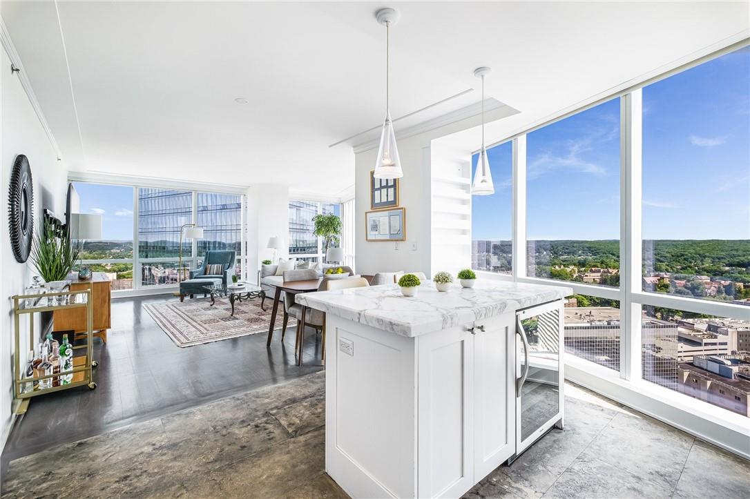 1 Renaissance Square Unit: V9G