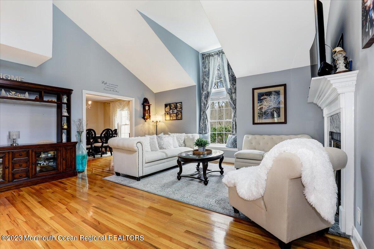 1202 Buckingham Circle, 56