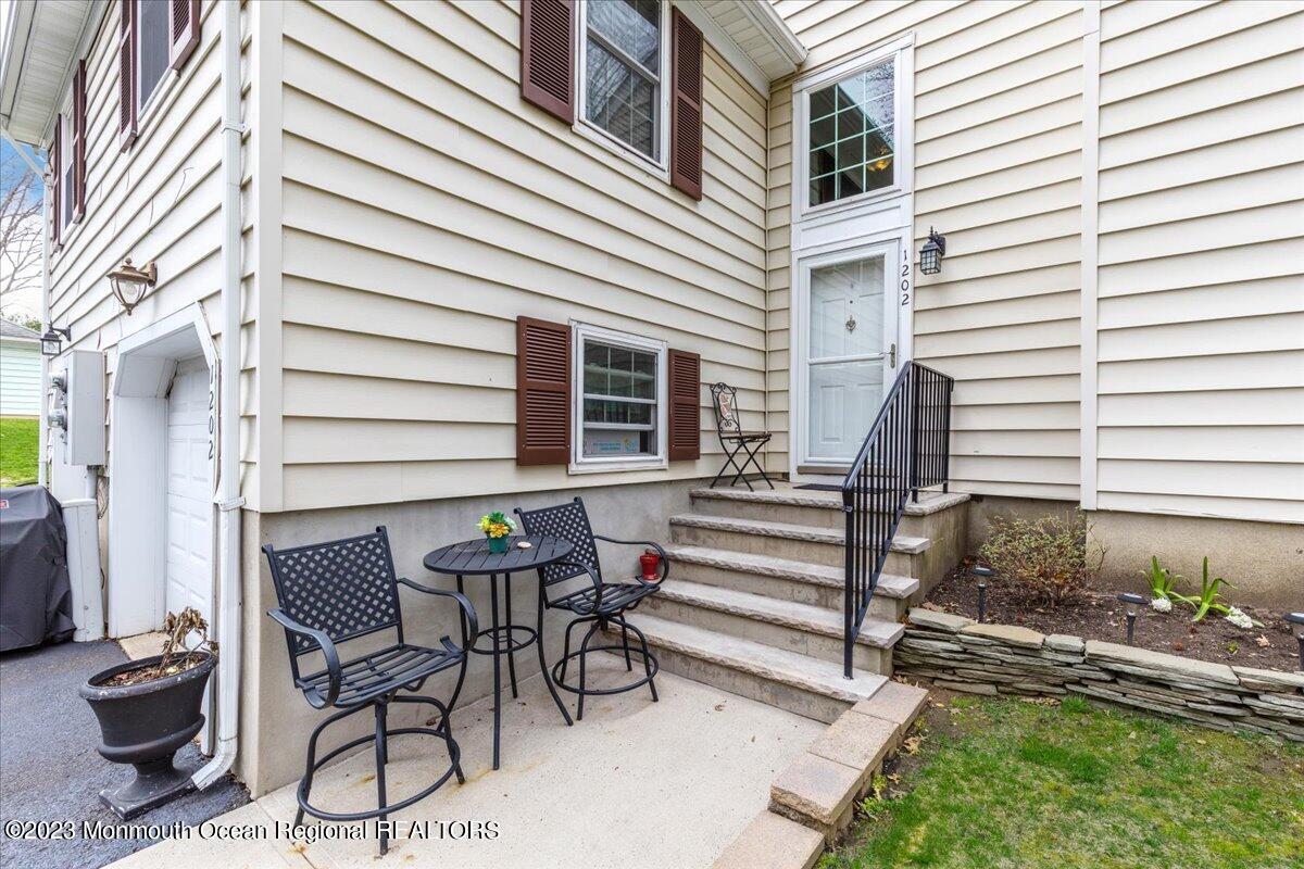 1202 Buckingham Circle, 56