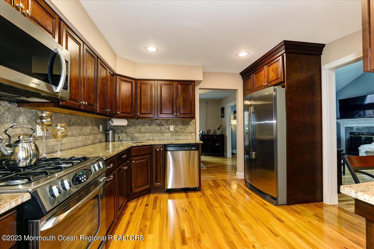 1202 Buckingham Circle, 56