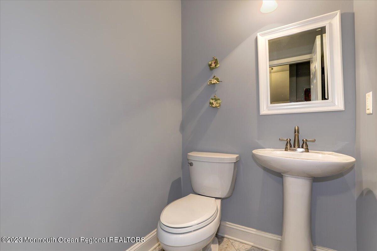 1202 Buckingham Circle, 56