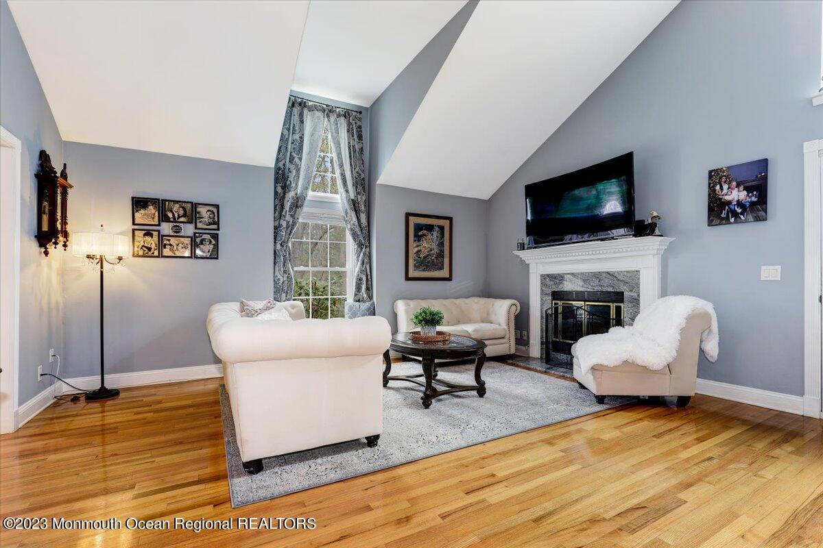 1202 Buckingham Circle, 56