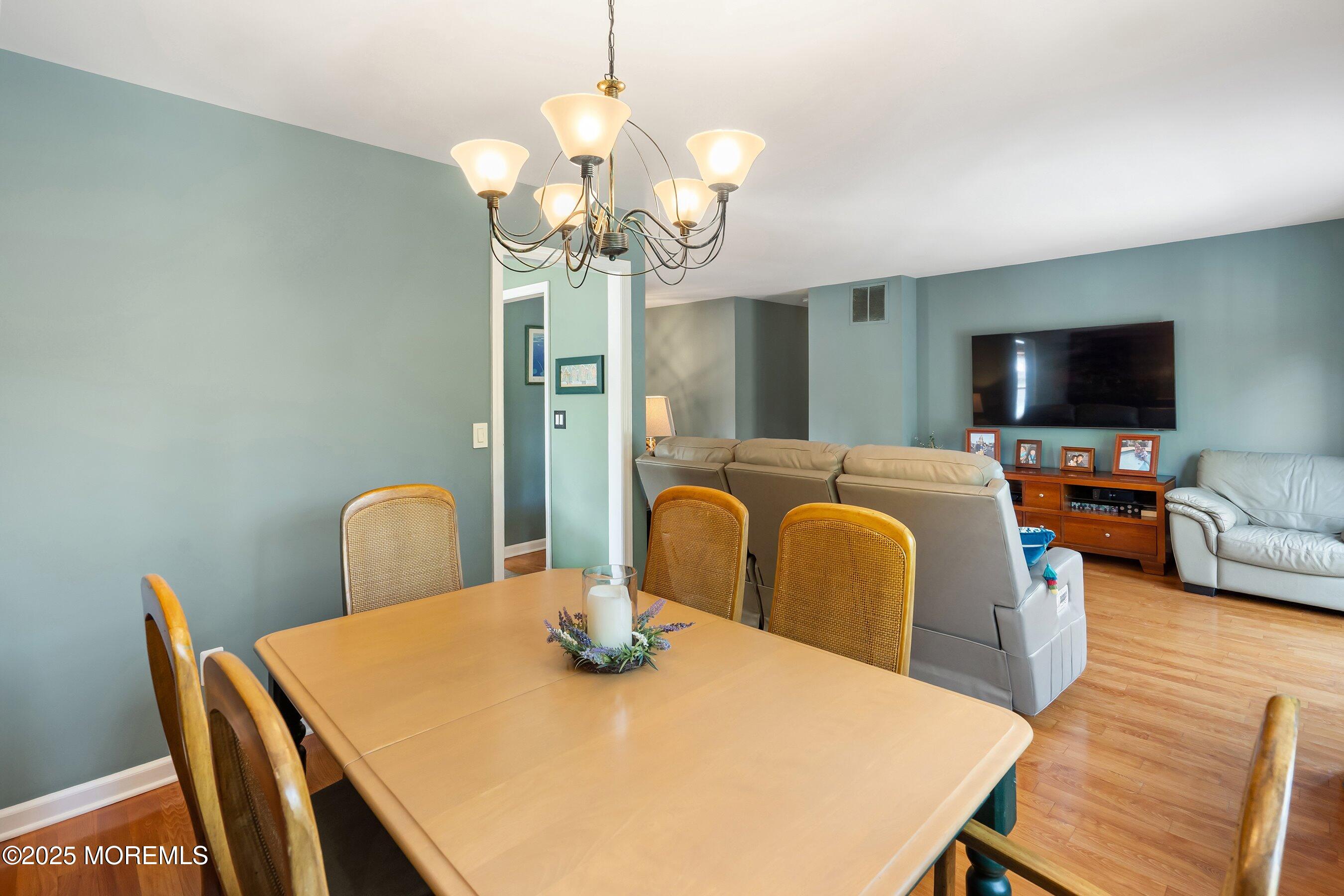 10 Cove Court