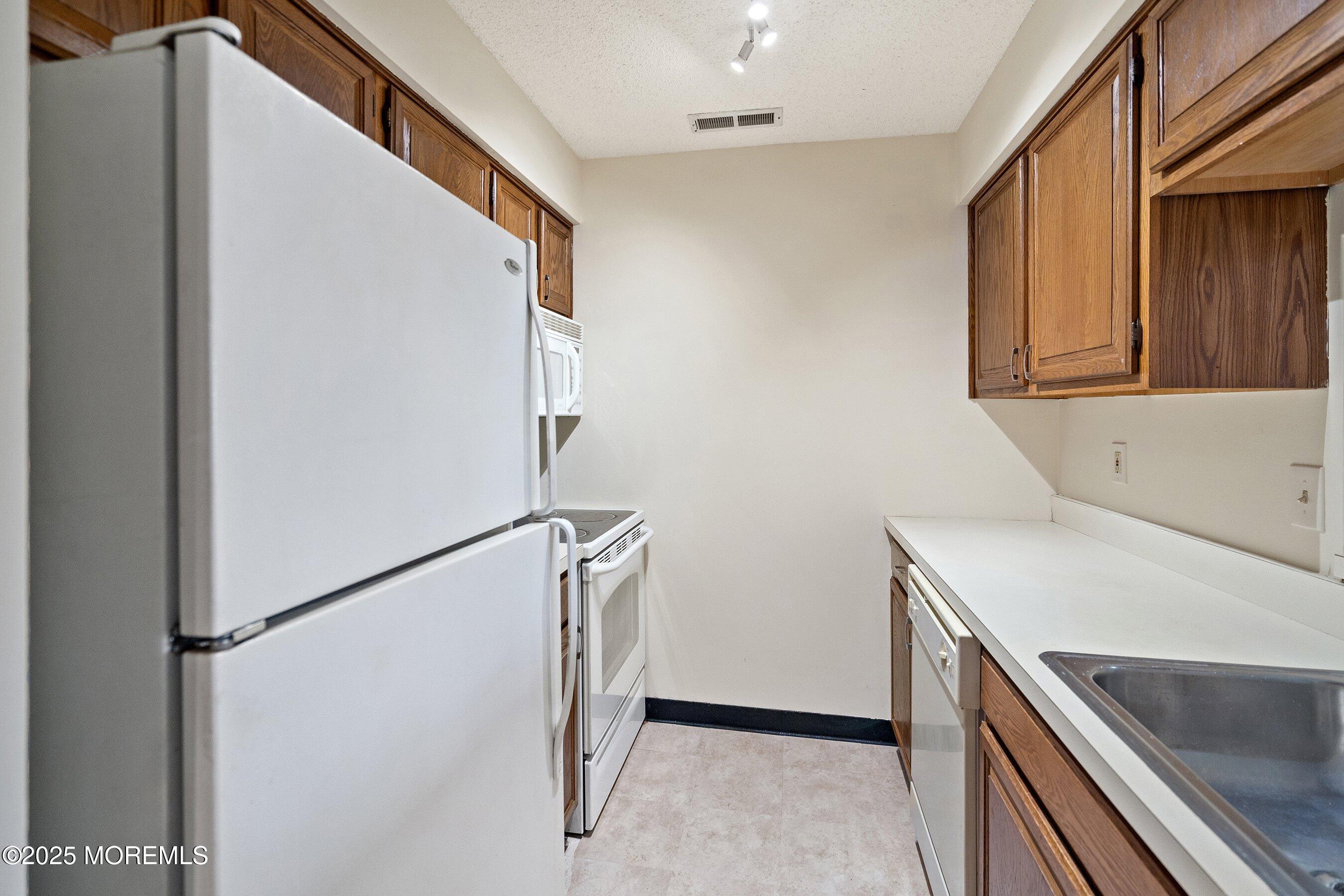 4914 Ravens Crest Drive 4914