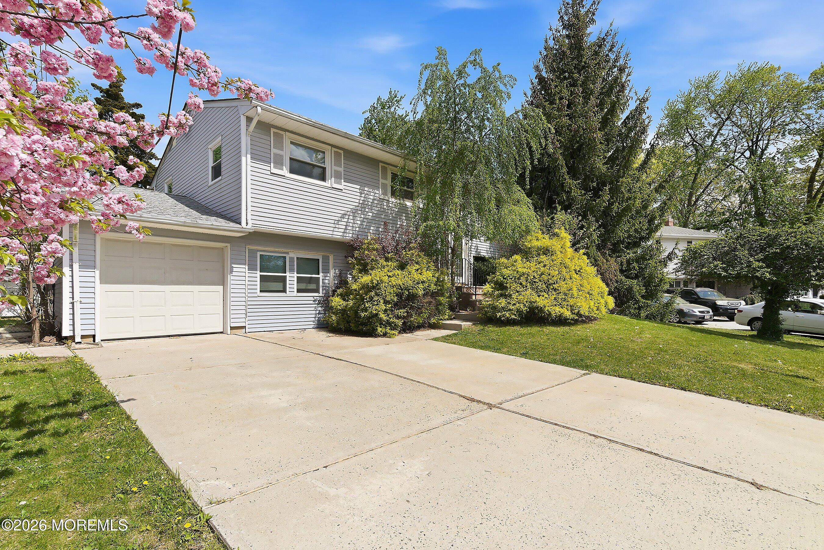 1363 E Peoria Place