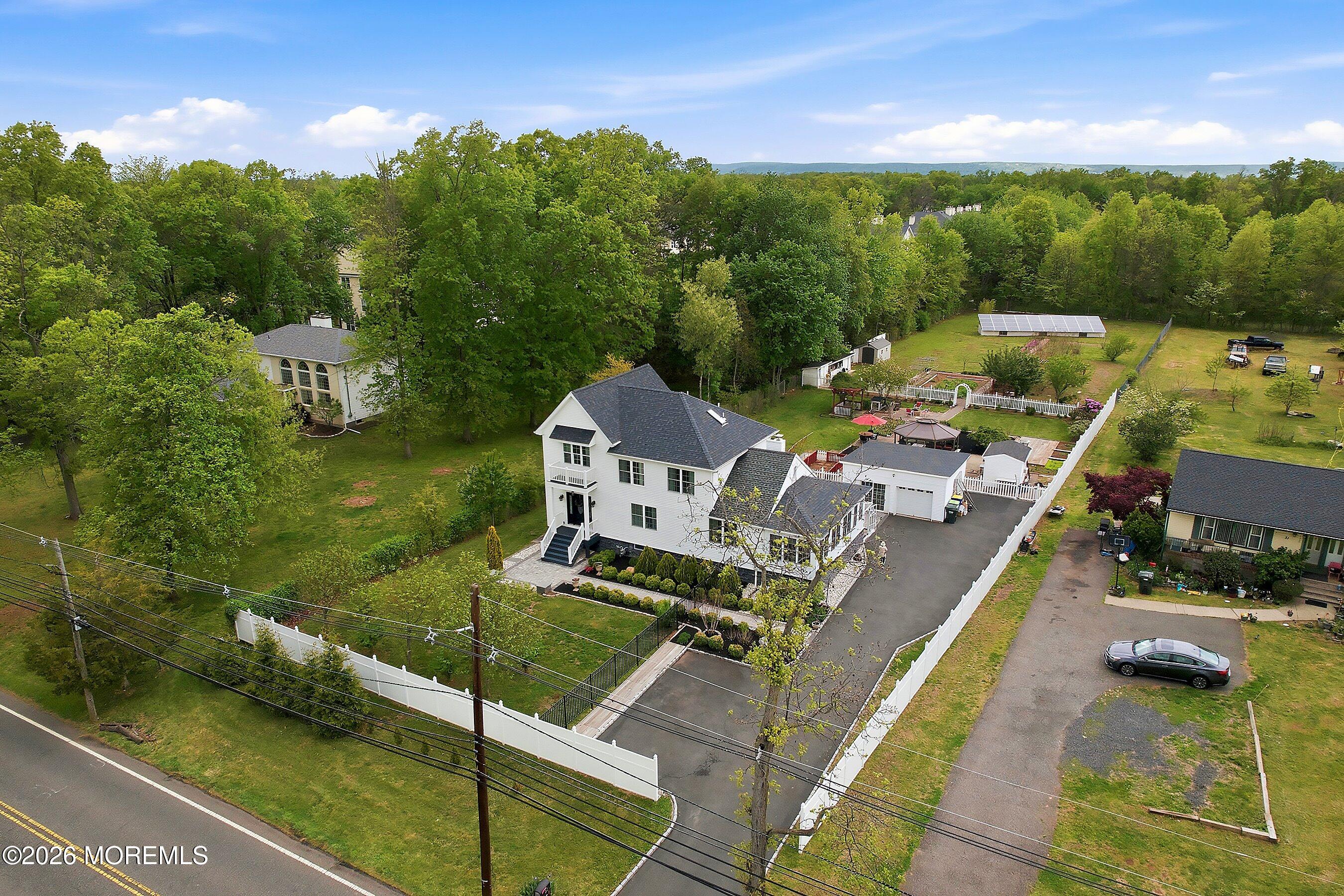 33 Weston Road