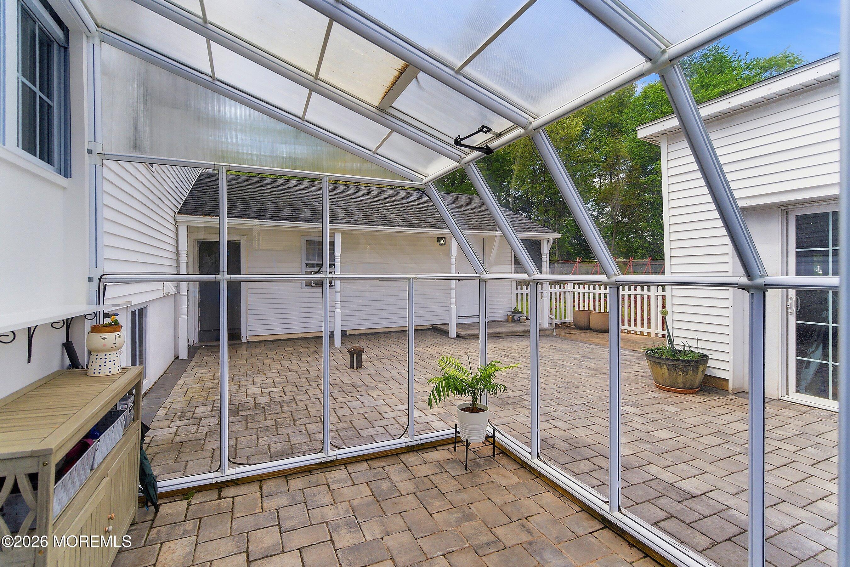 33 Weston Road