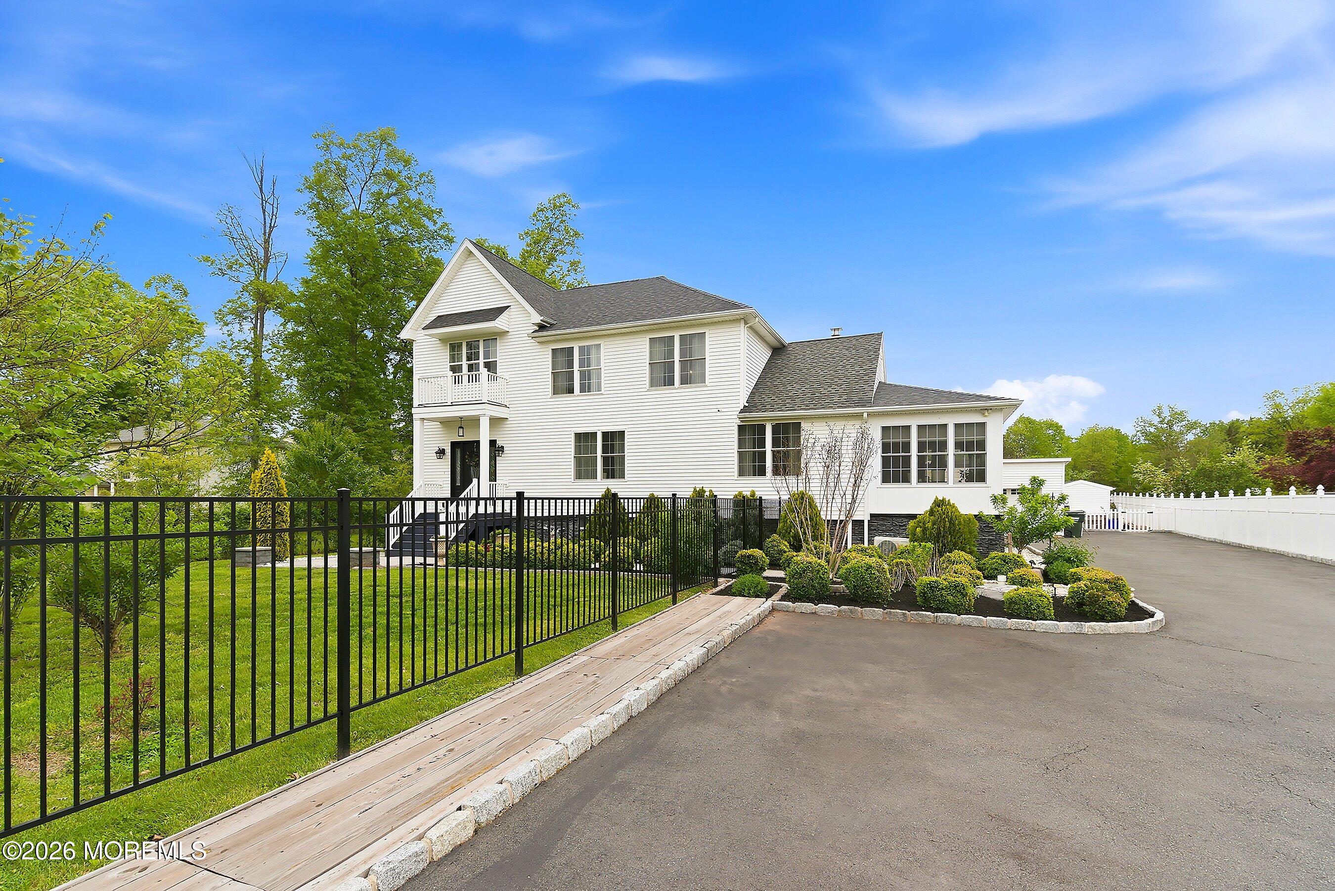 33 Weston Road
