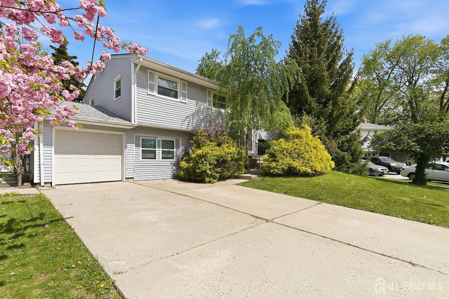 1363 E Peoria Place