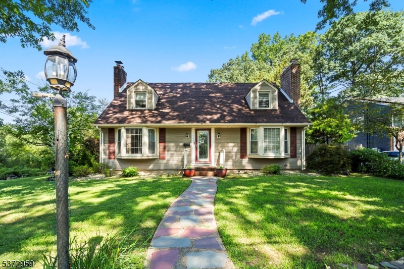 305 Mountain Ave