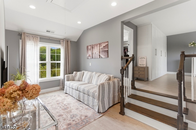 33 Weston Rd