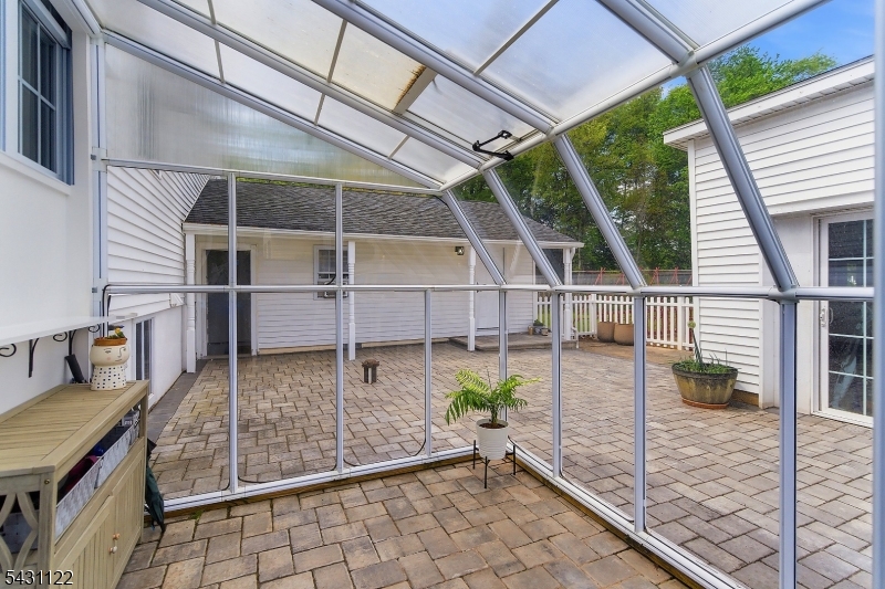 33 Weston Rd