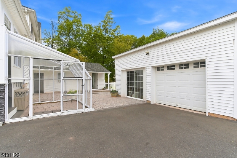 33 Weston Rd