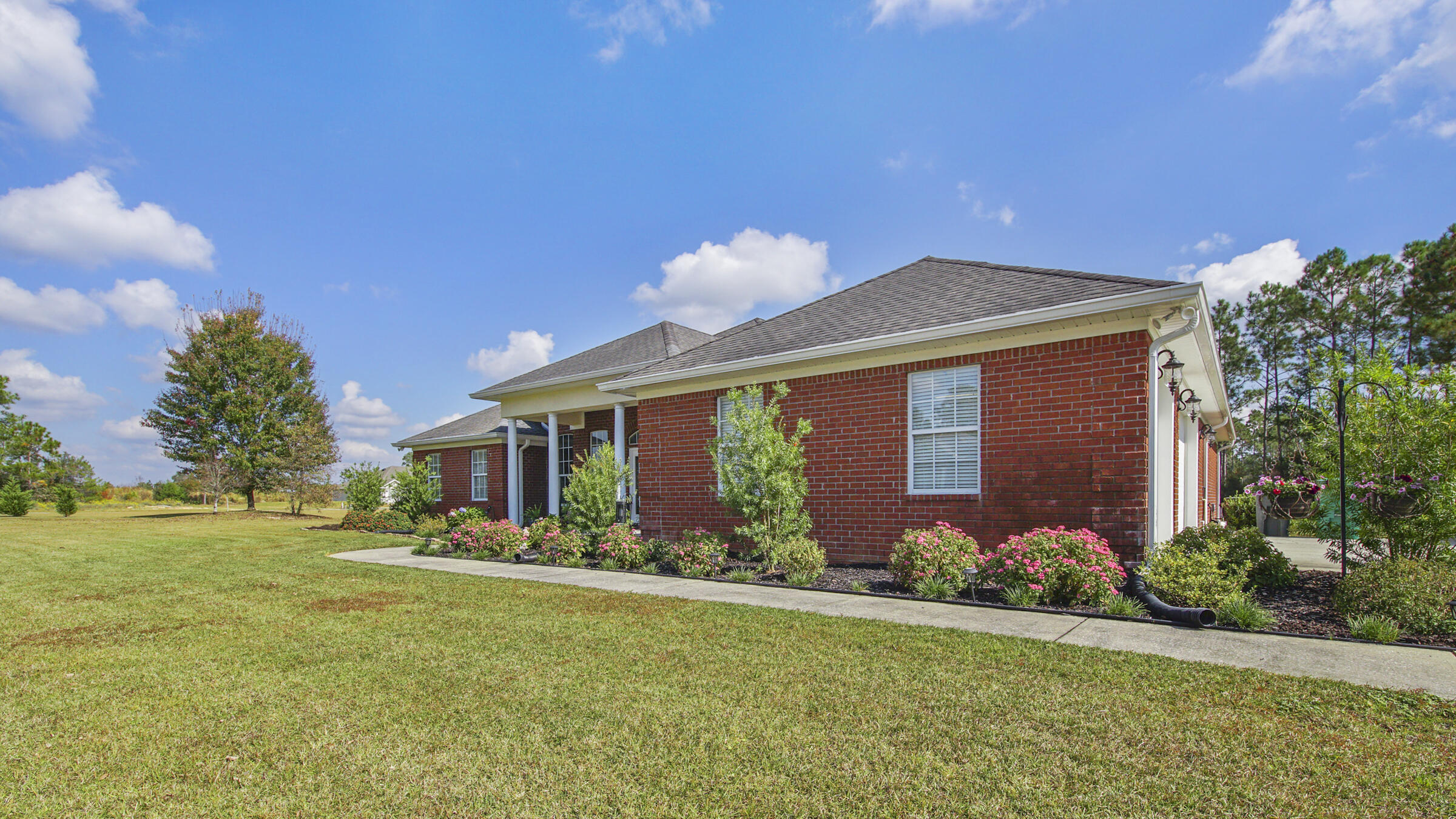 492 E Club House Drive