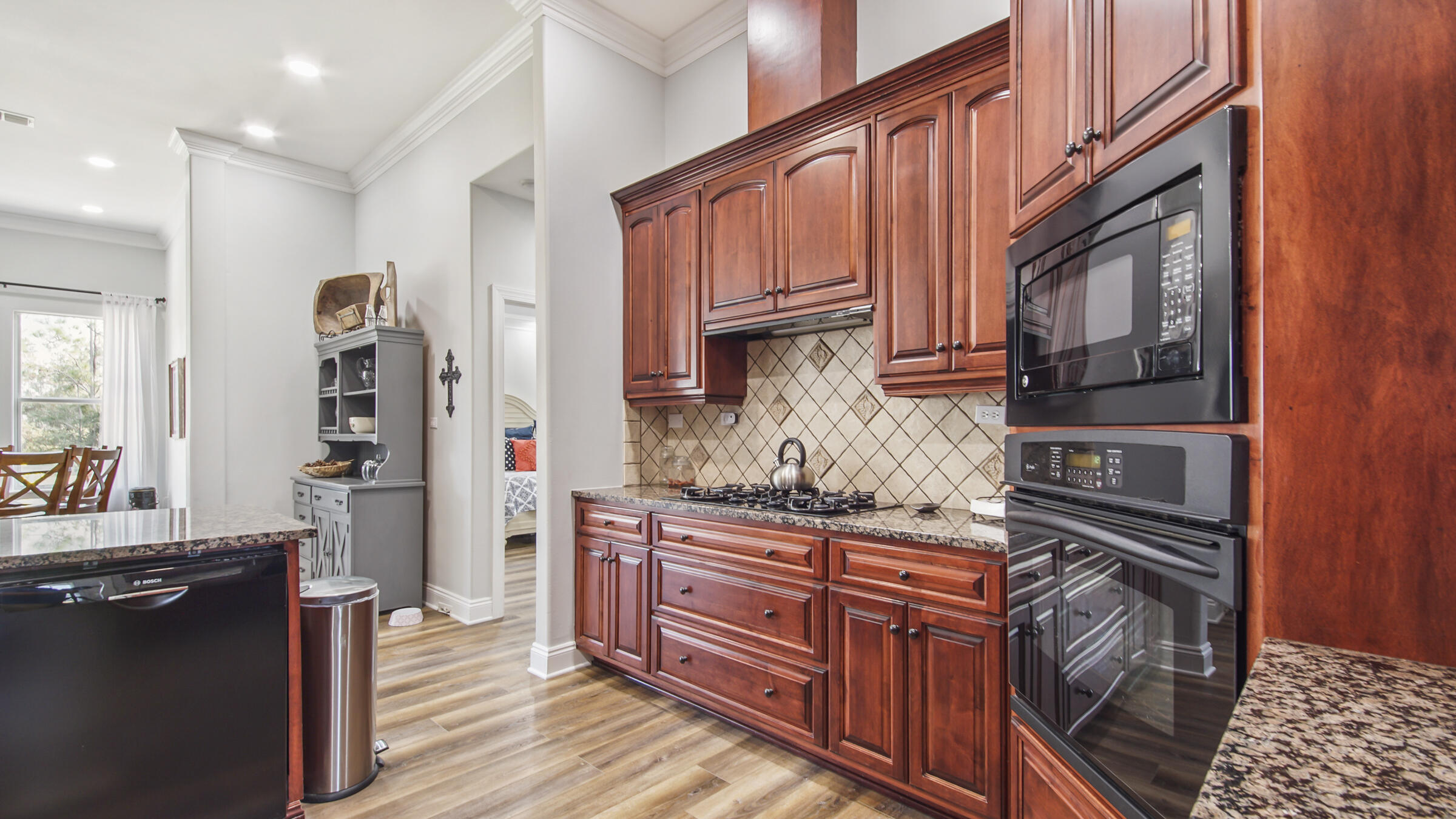 492 E Club House Drive
