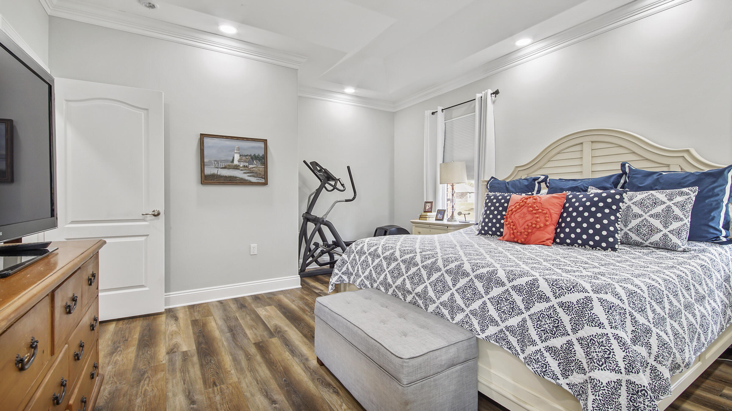 492 E Club House Drive