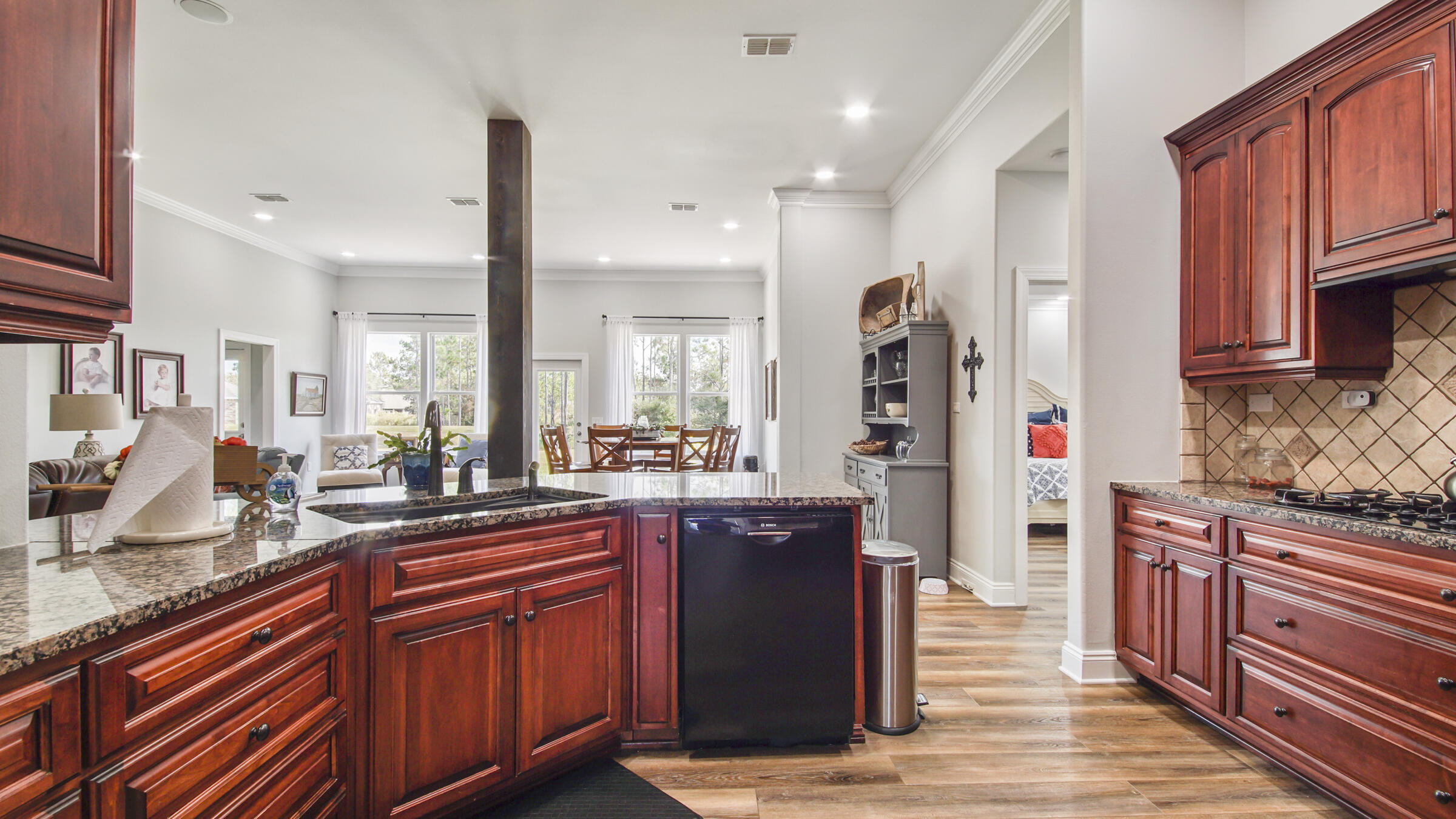 492 E Club House Drive