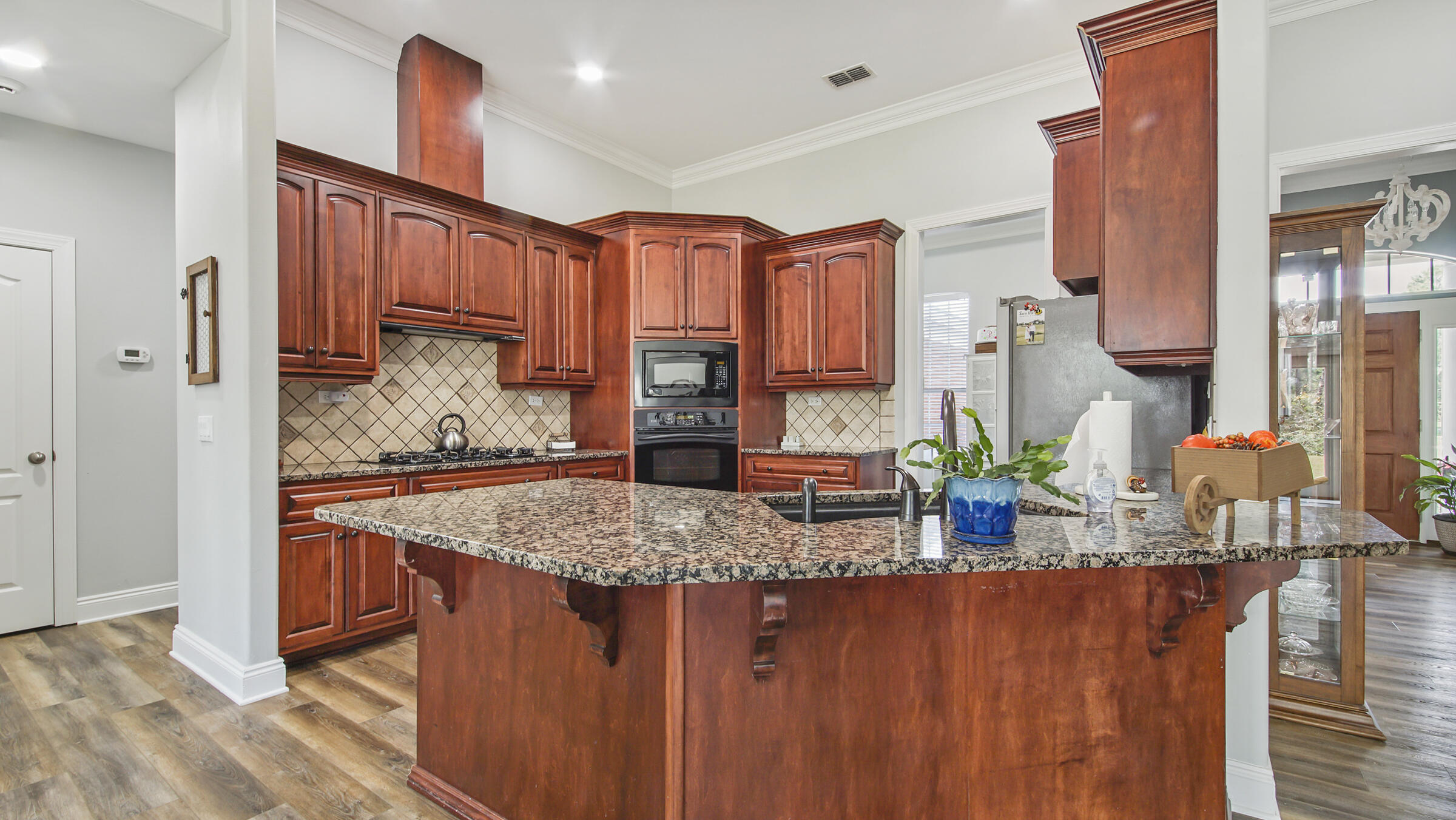 492 E Club House Drive