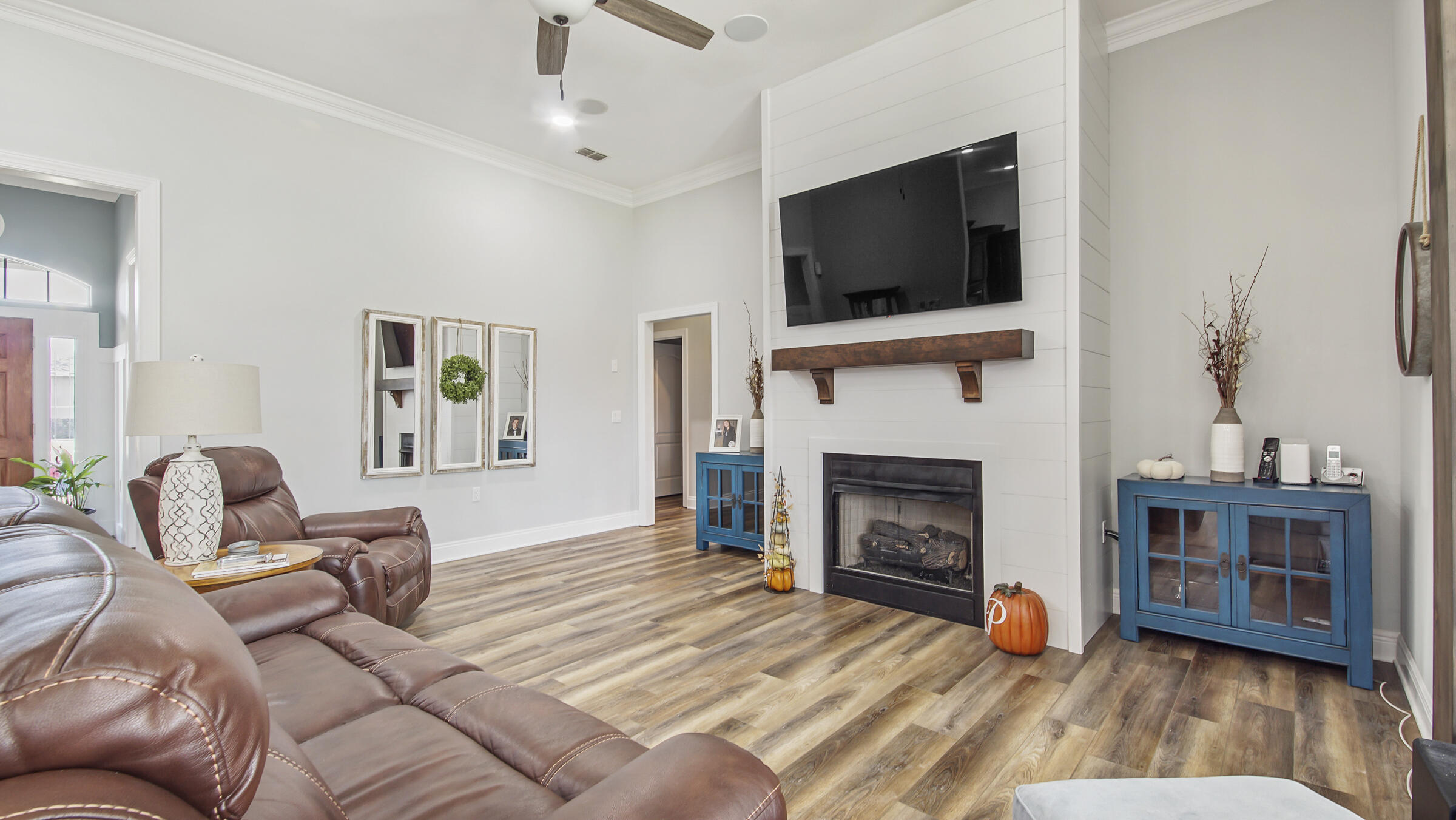 492 E Club House Drive