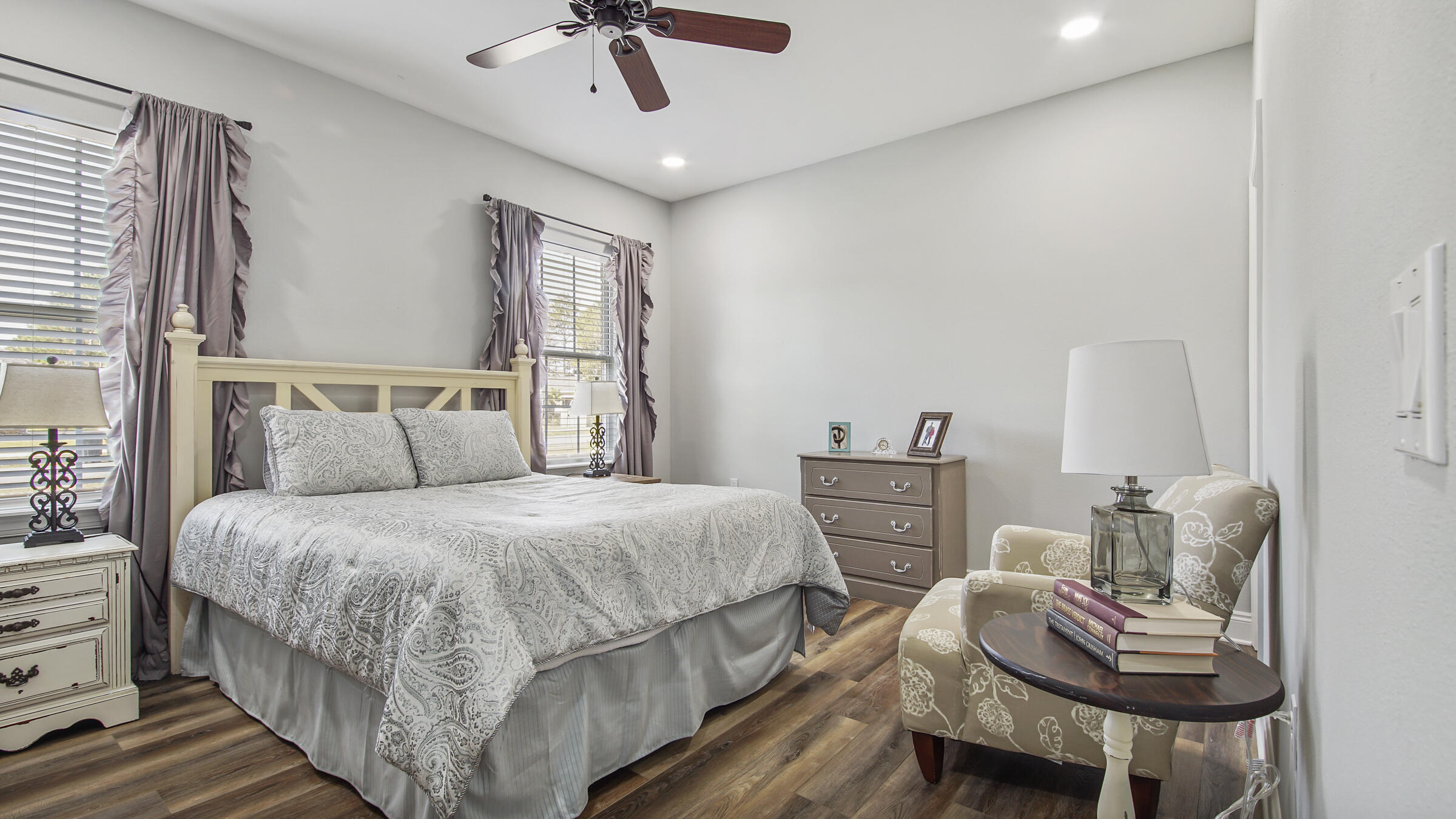 492 E Club House Drive