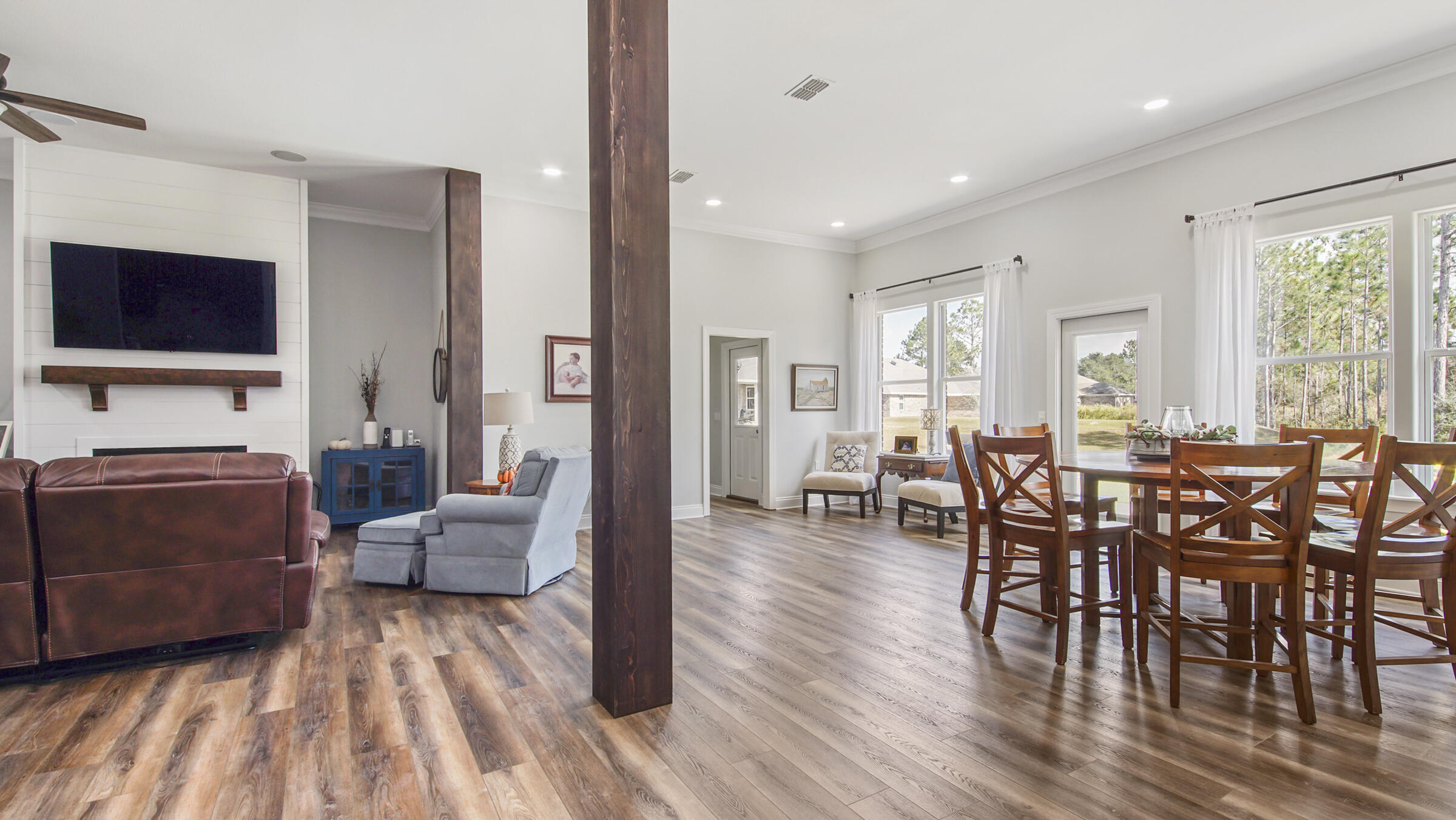 492 E Club House Drive