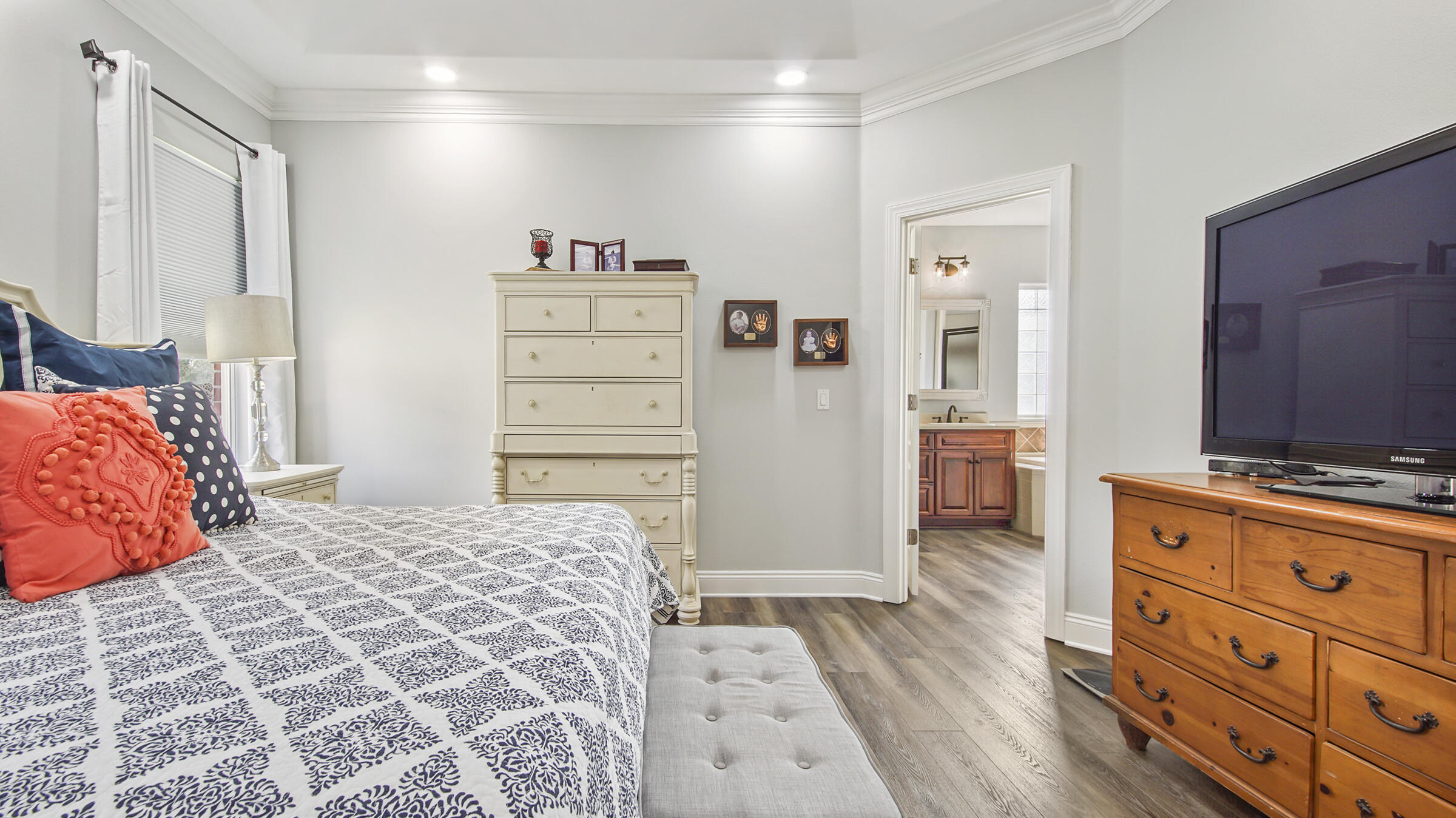 492 E Club House Drive