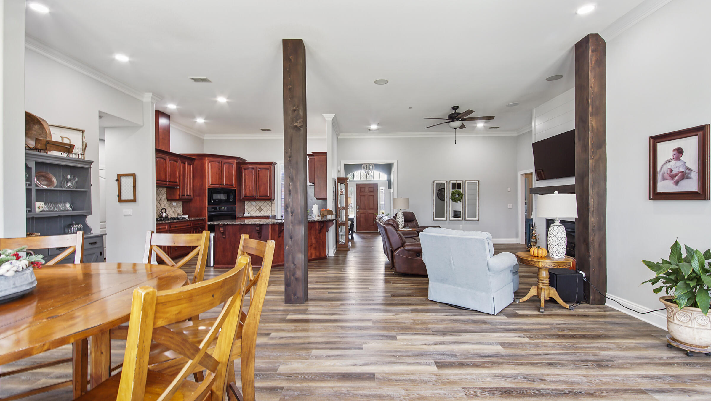 492 E Club House Drive
