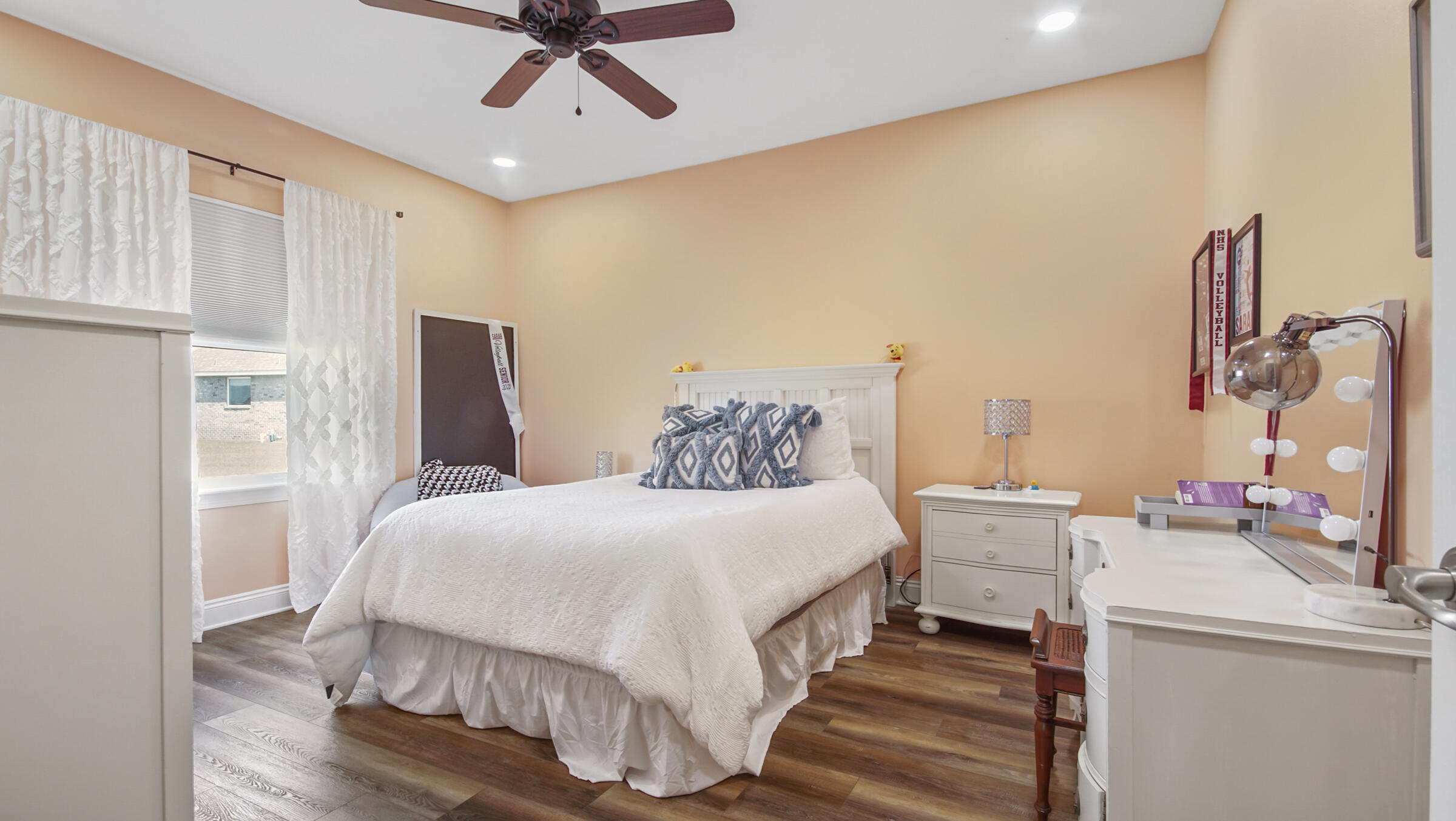 492 E Club House Drive