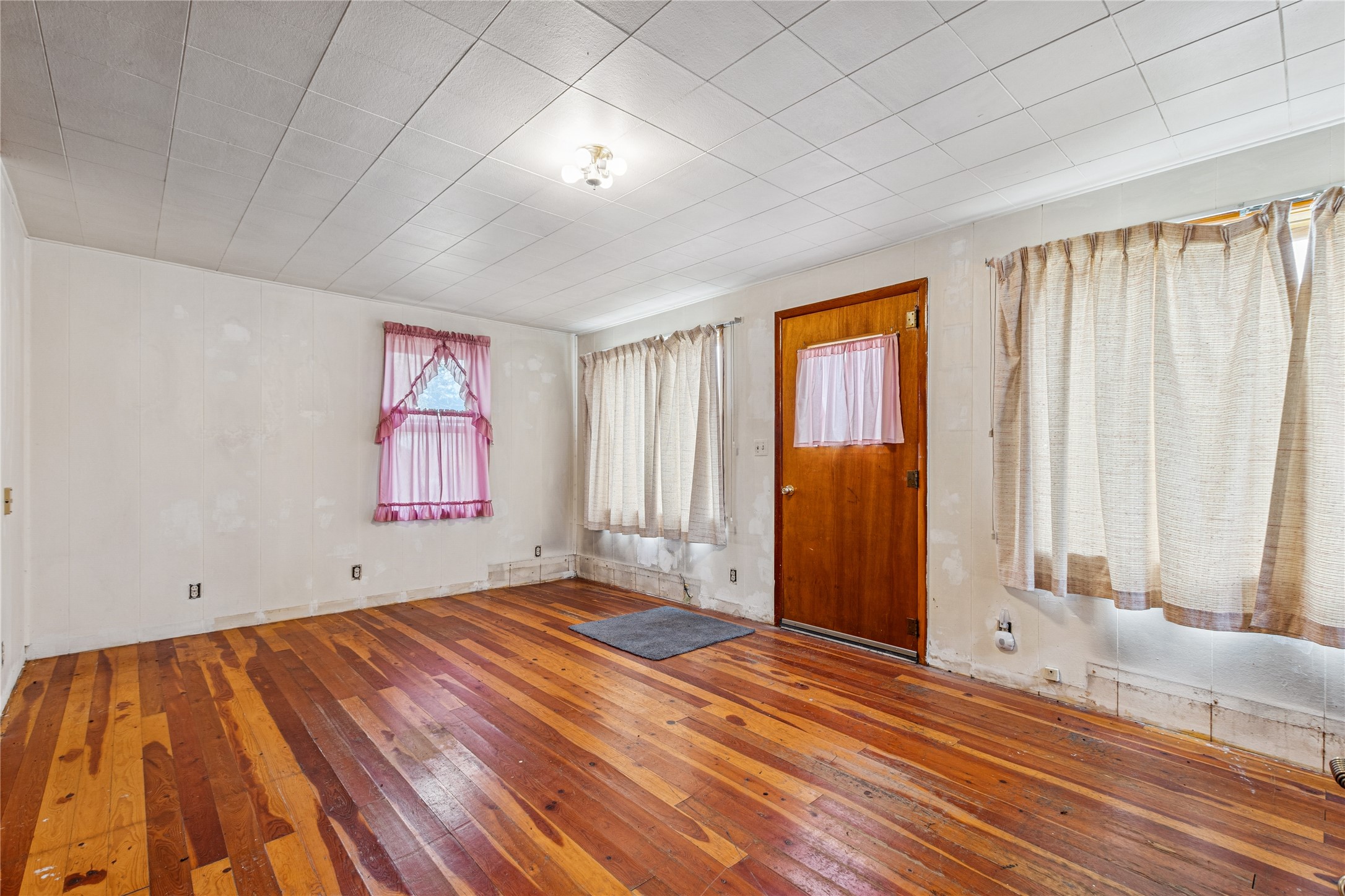 106 West Avenue S