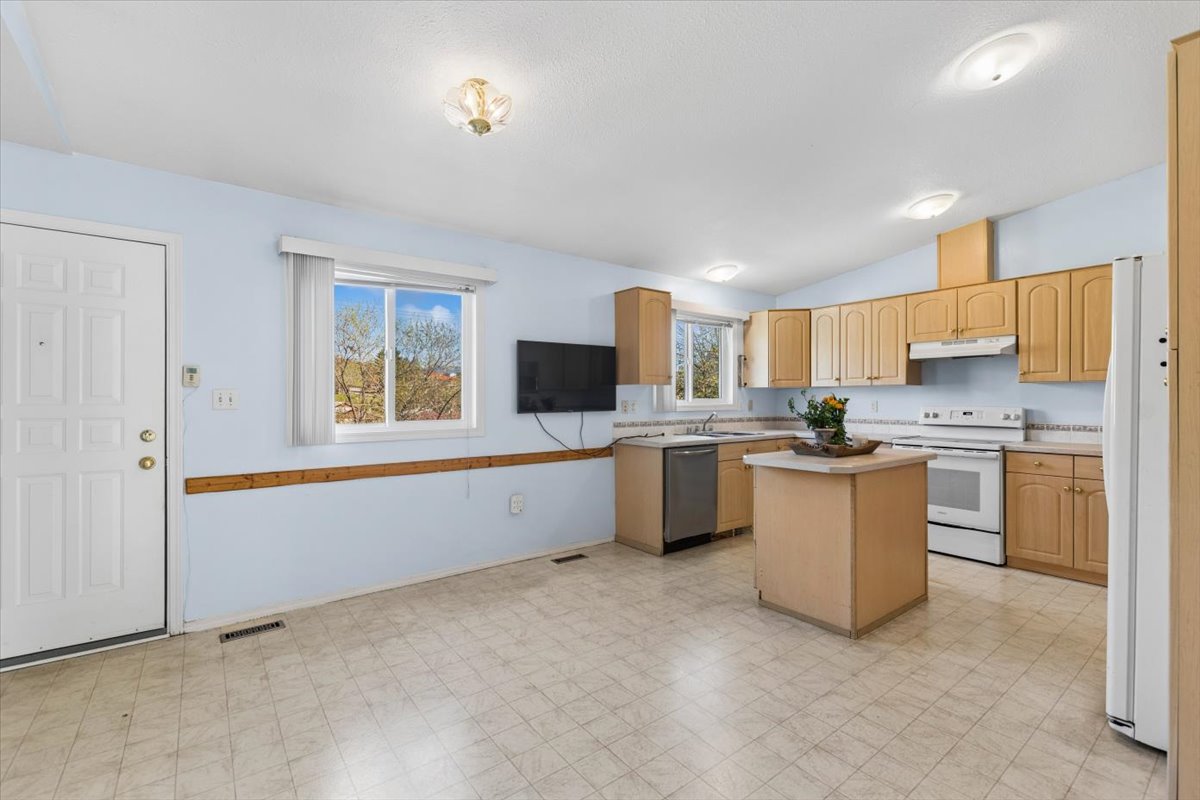 112 6th Avenue E