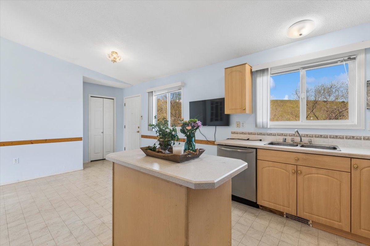 112 6th Avenue E