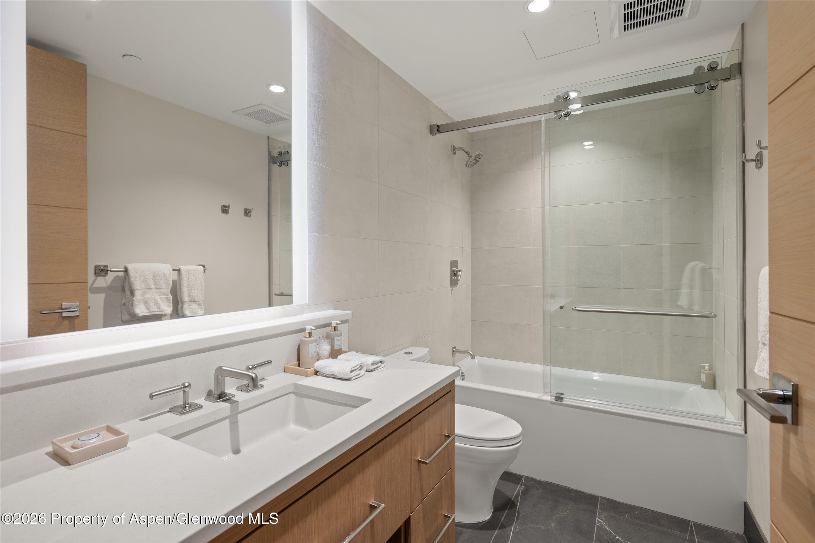 130 Wood Road 553+555