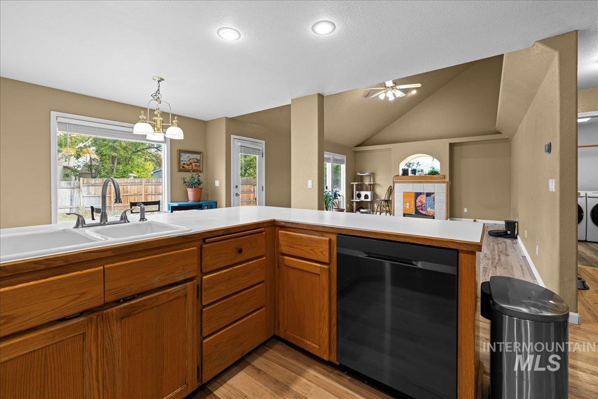 3887 W Big Creek Ct