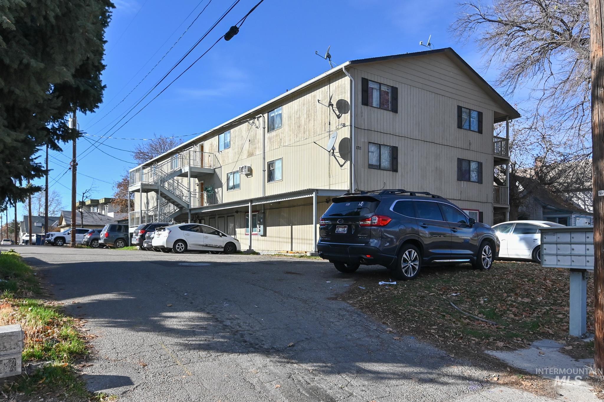 1711 1st Street S Unit: 3