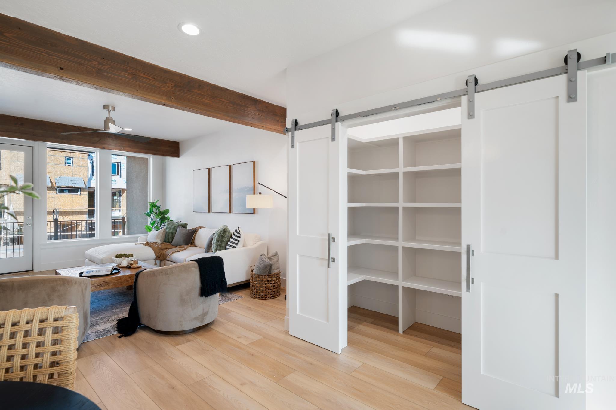 5258 N River Water Lane