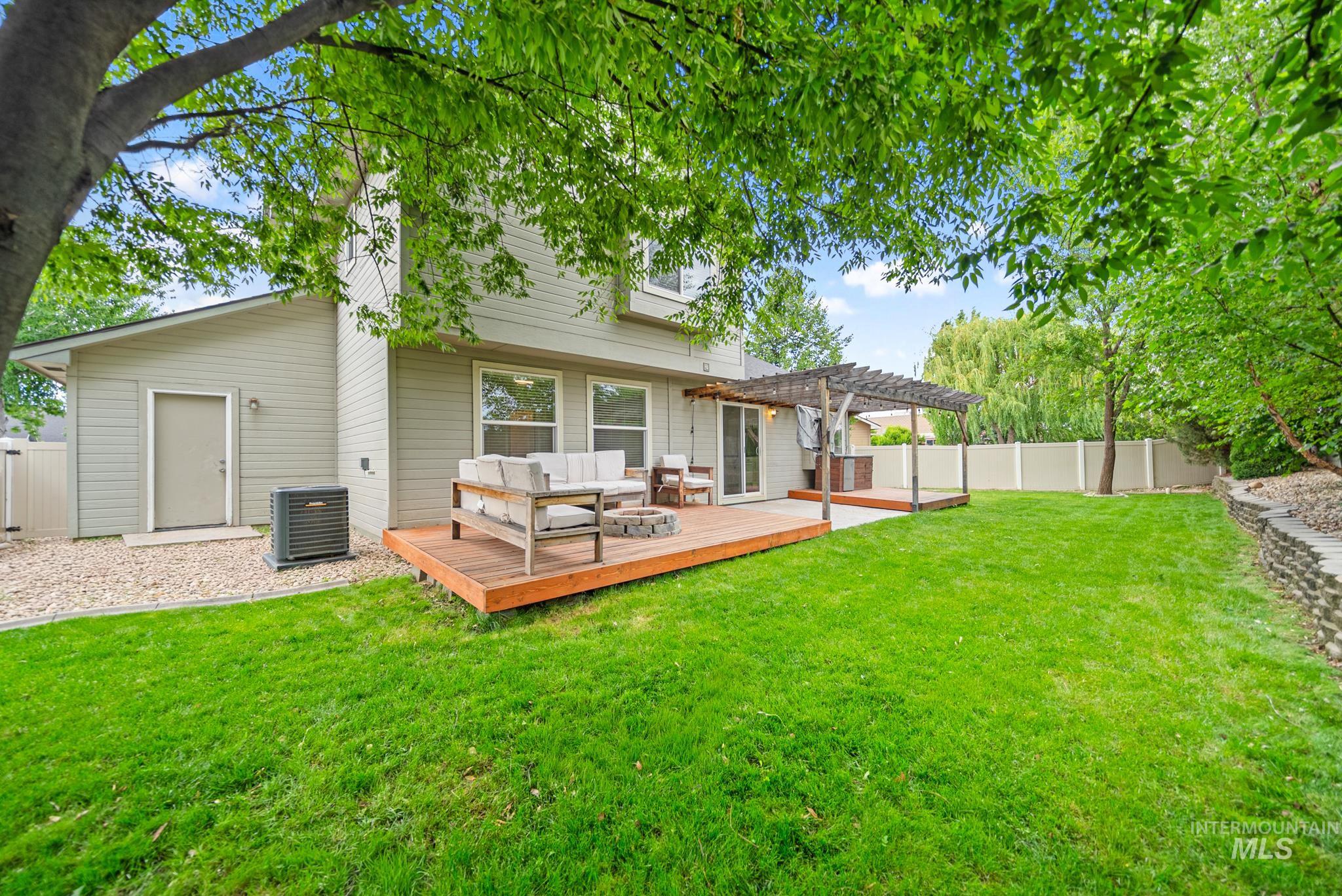 1843 W Pond Stone