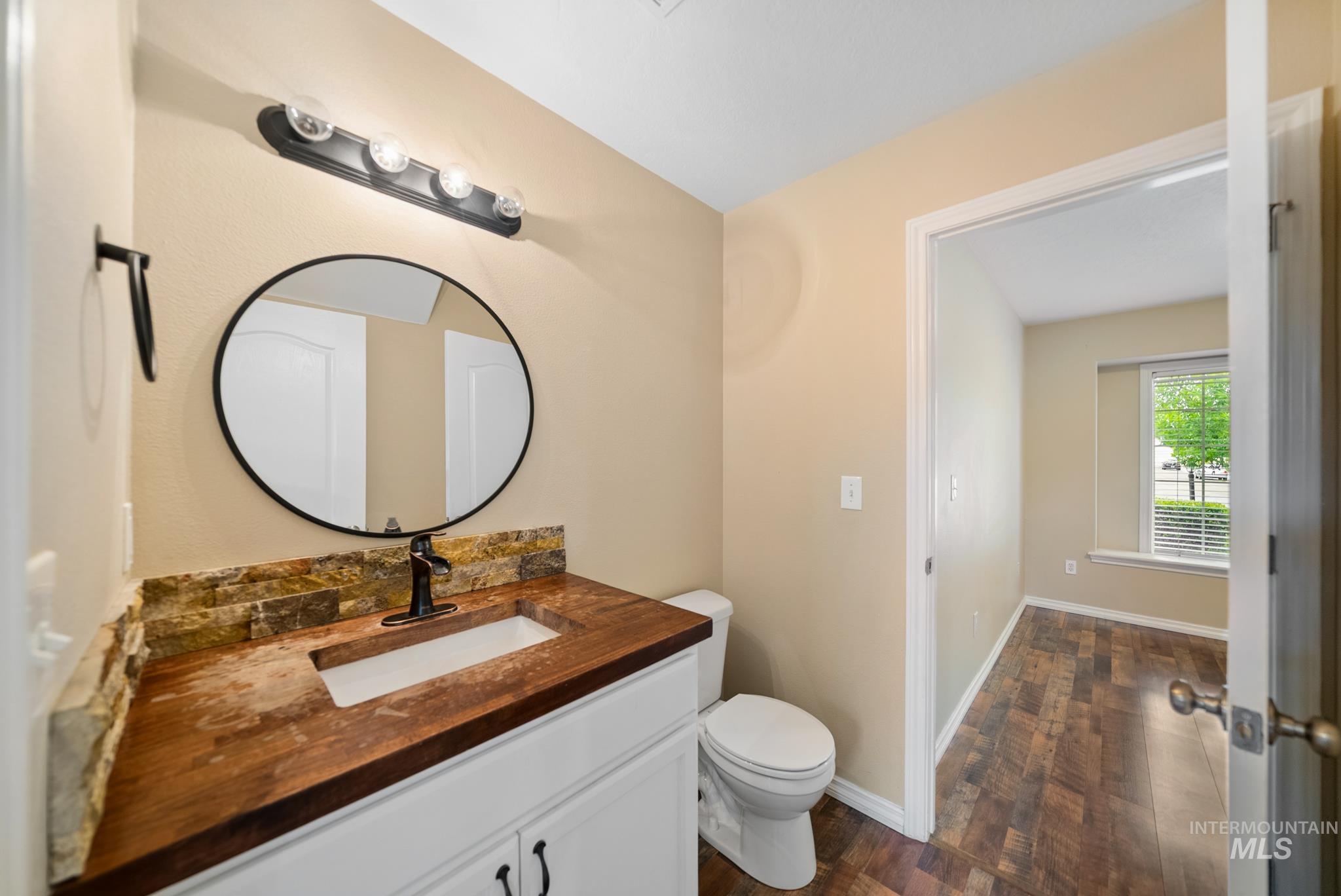 1843 W Pond Stone