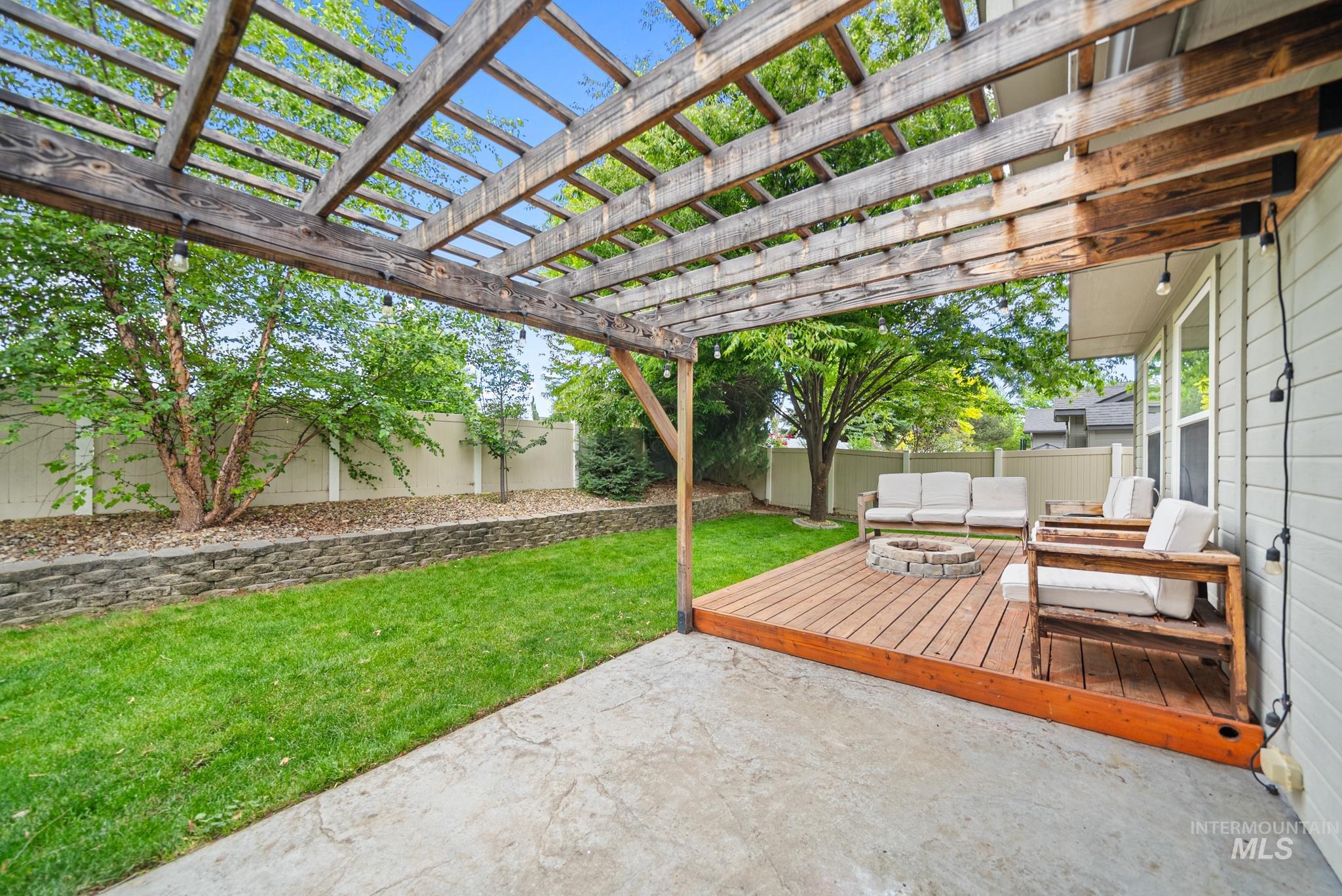 1843 W Pond Stone