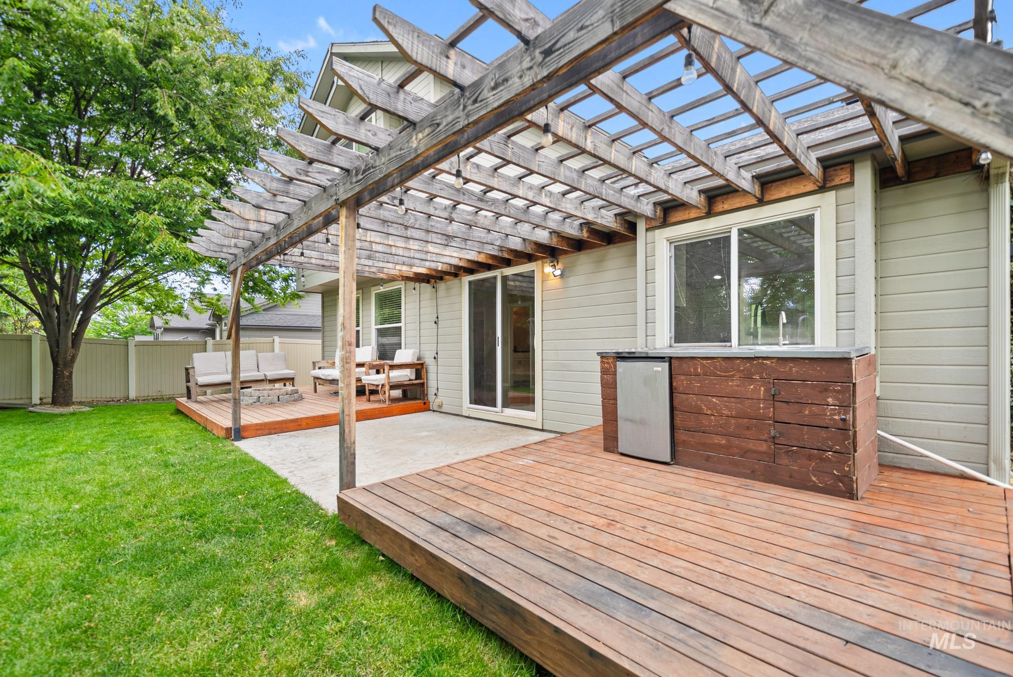 1843 W Pond Stone