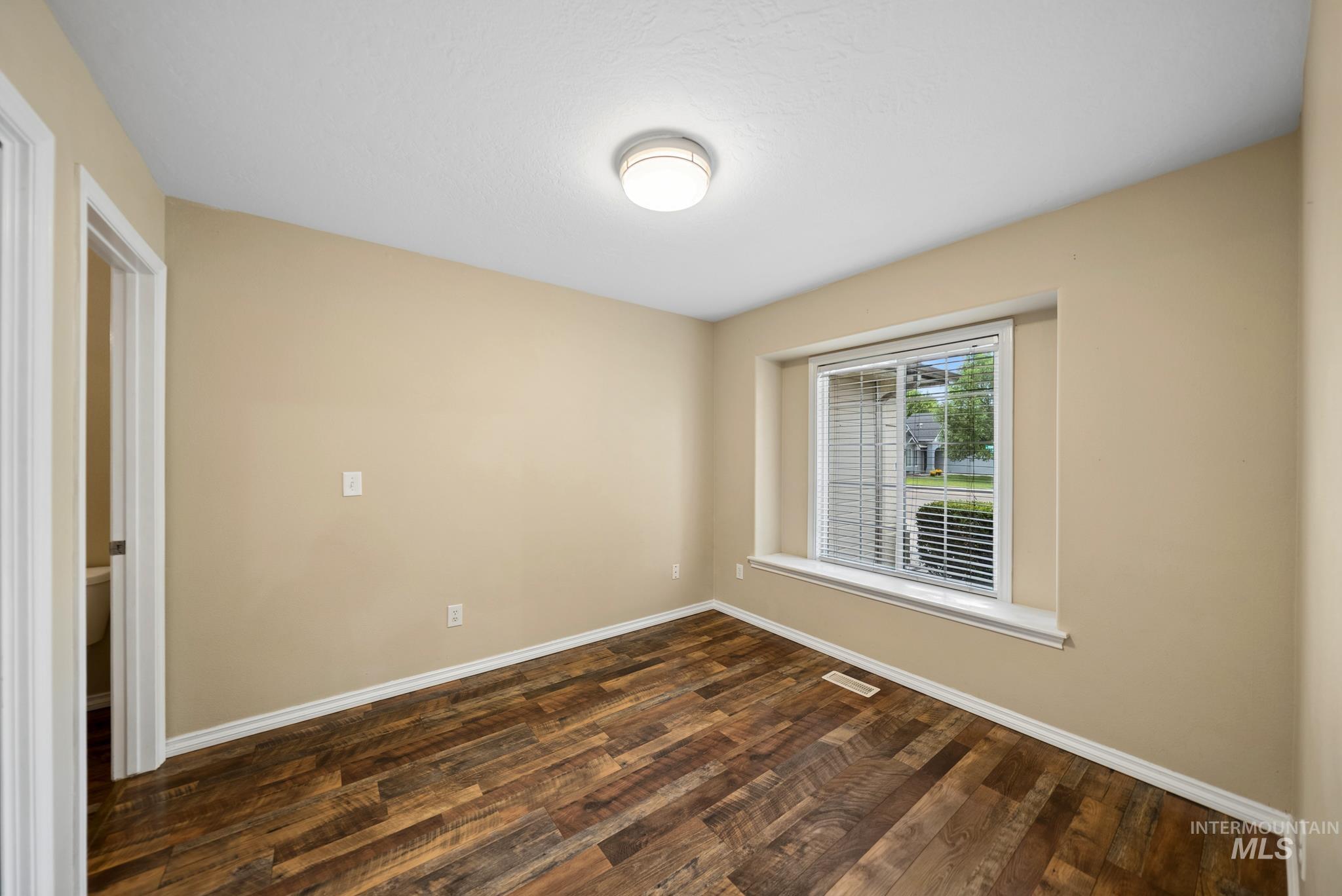 1843 W Pond Stone
