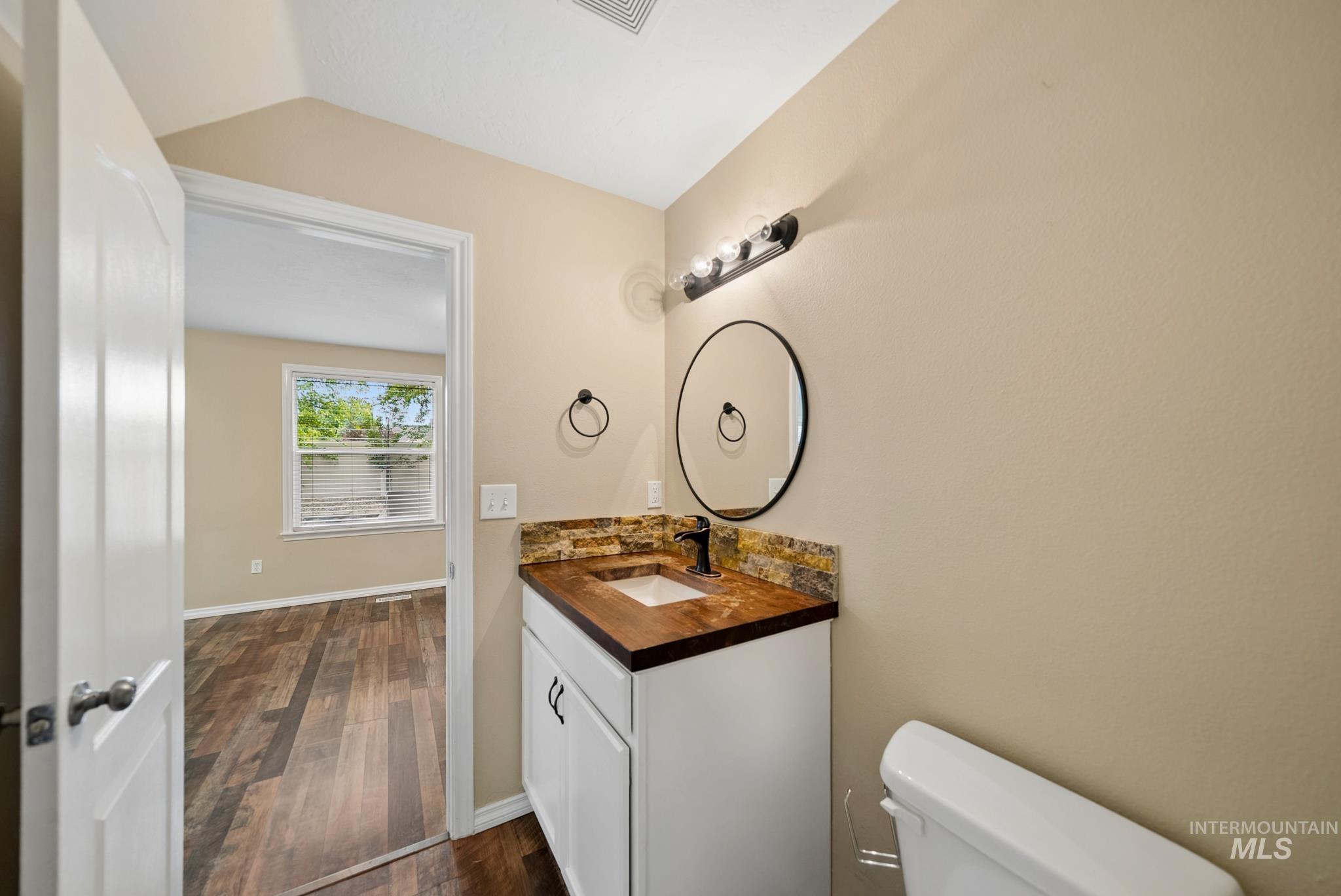1843 W Pond Stone