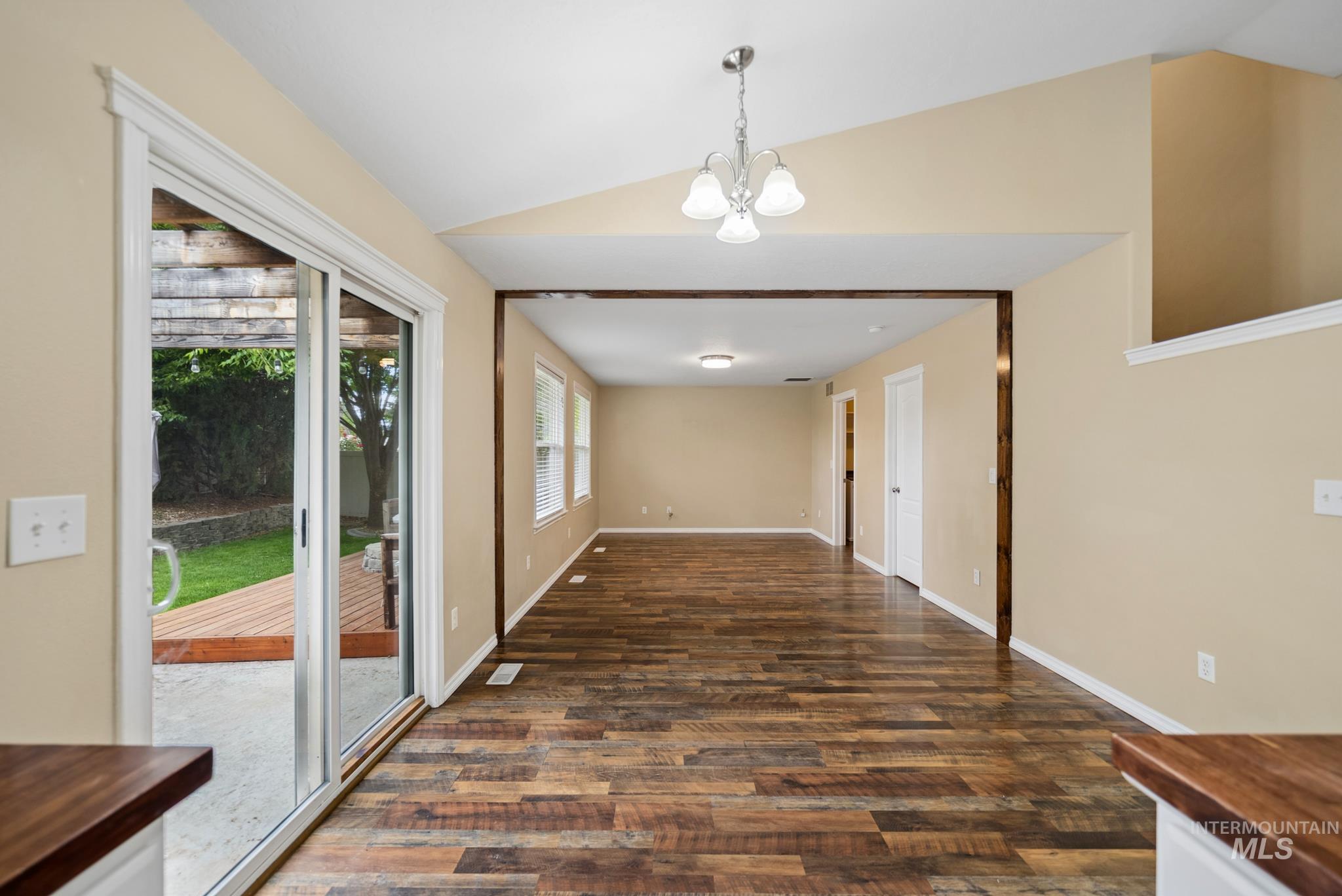 1843 W Pond Stone